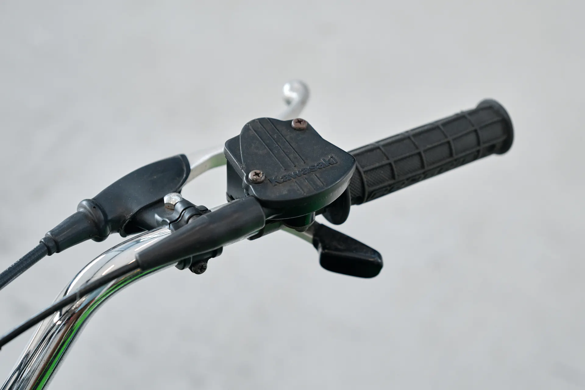 1985 Kawasaki KLT 250 throttle