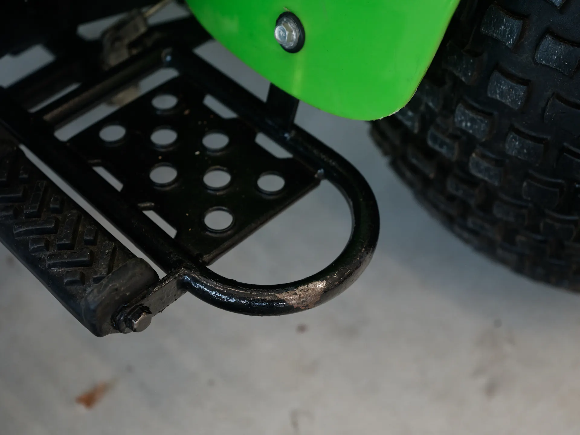 1985 Kawasaki KLT 250 left floorboard close