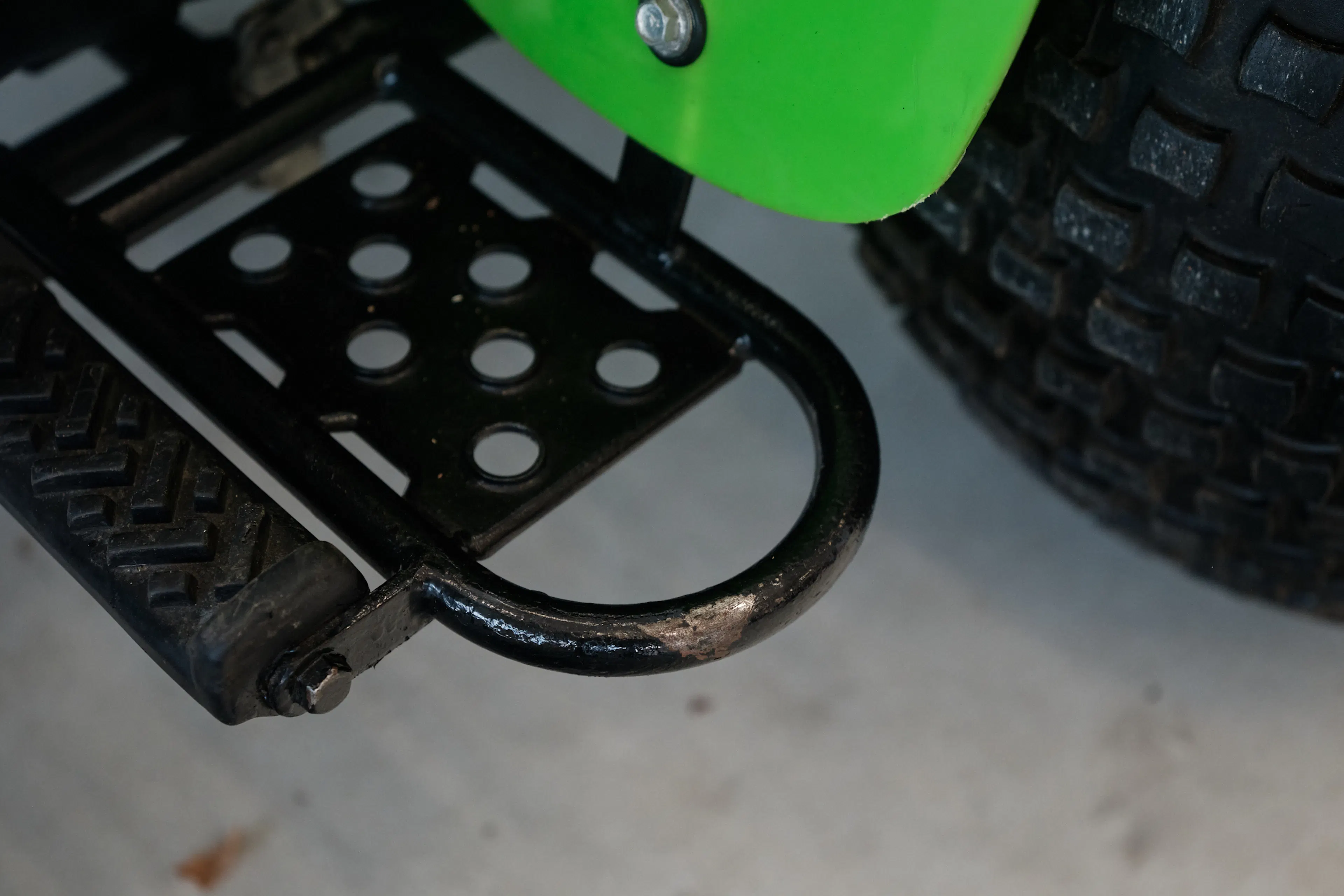 1985 Kawasaki KLT 250 left floorboard close