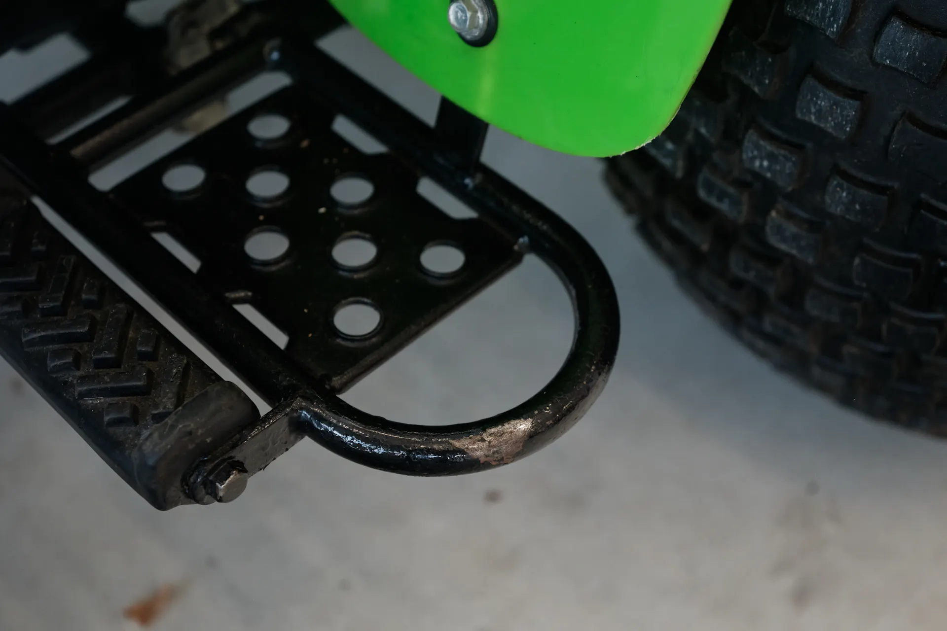 1985 Kawasaki KLT 250 left floorboard close