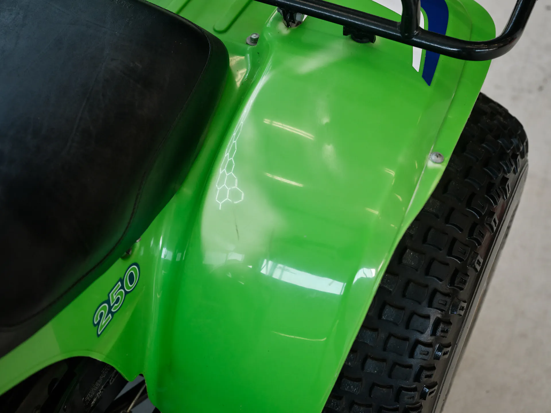 1985 Kawasaki KLT 250 right rear fender close