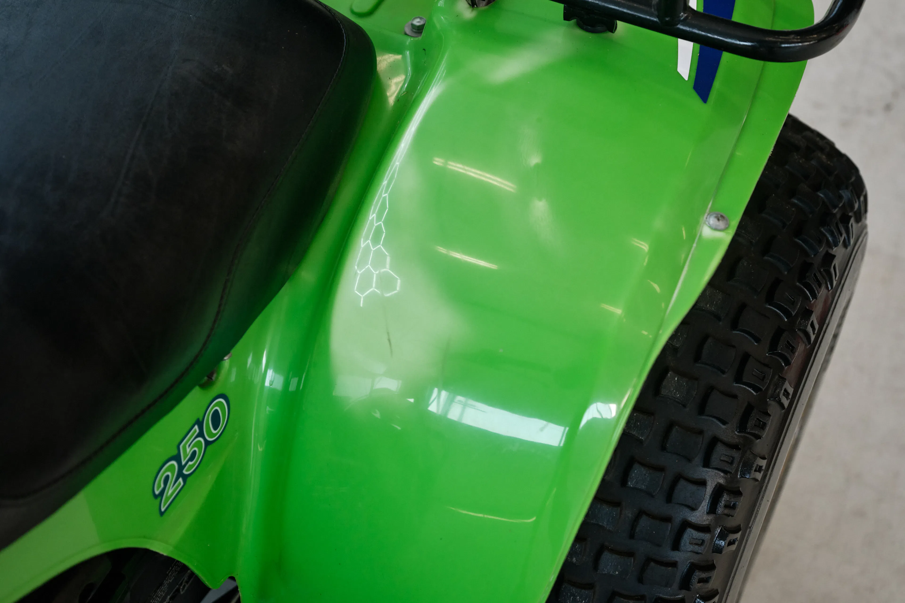 1985 Kawasaki KLT 250 right rear fender close