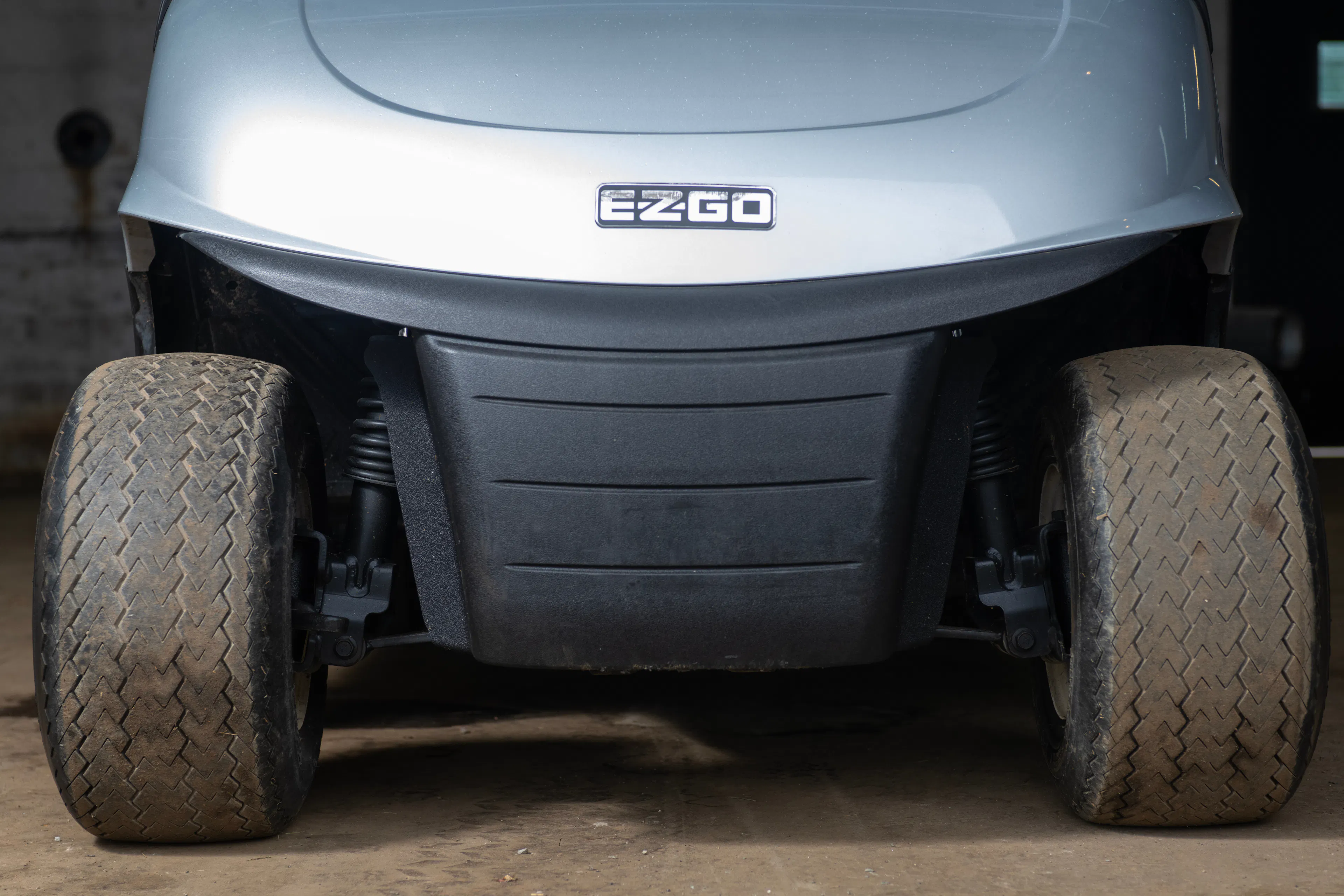 2020 E-Z-Go RXV Silver front close wheels