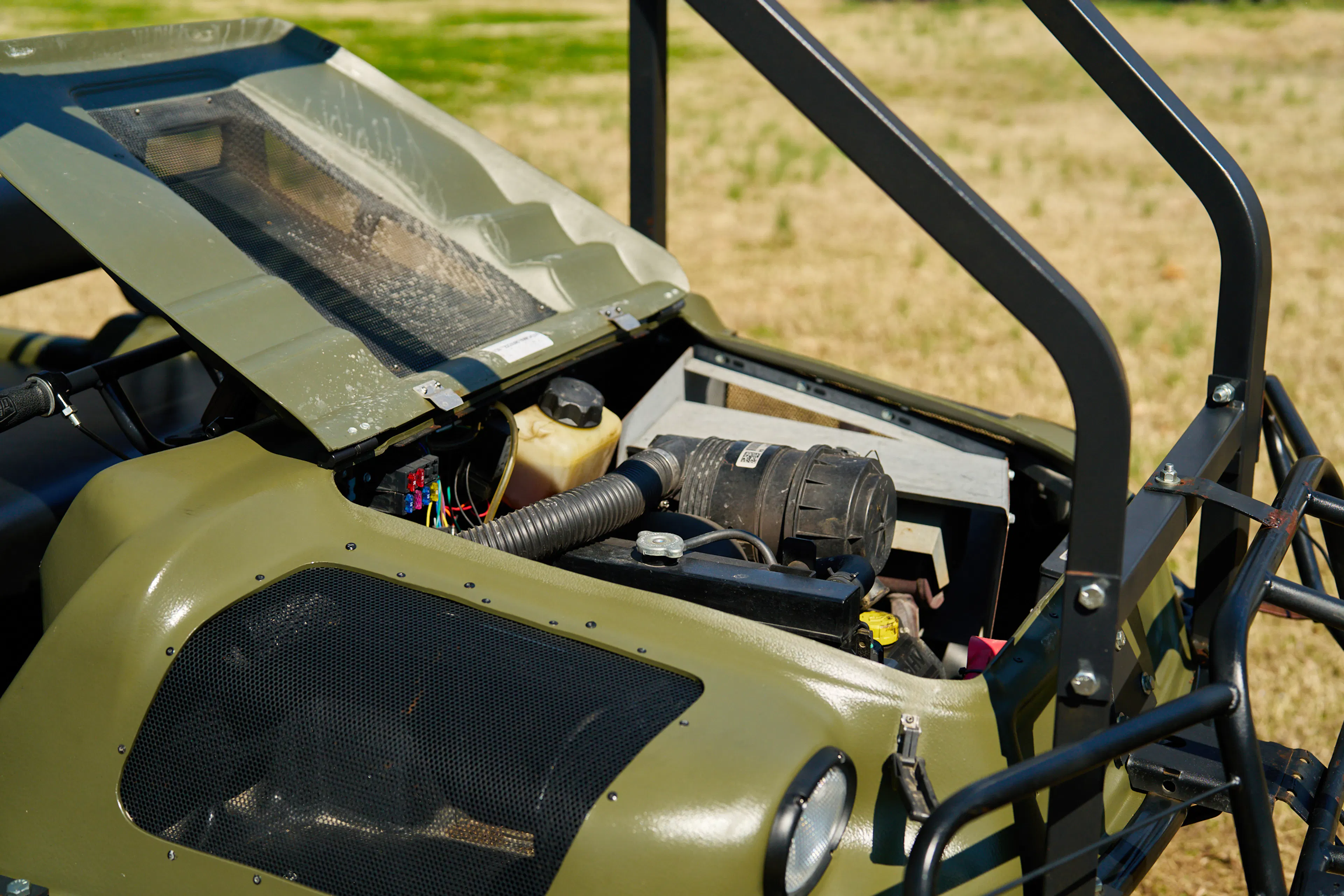 2013 Argo 750 HDI hood up 