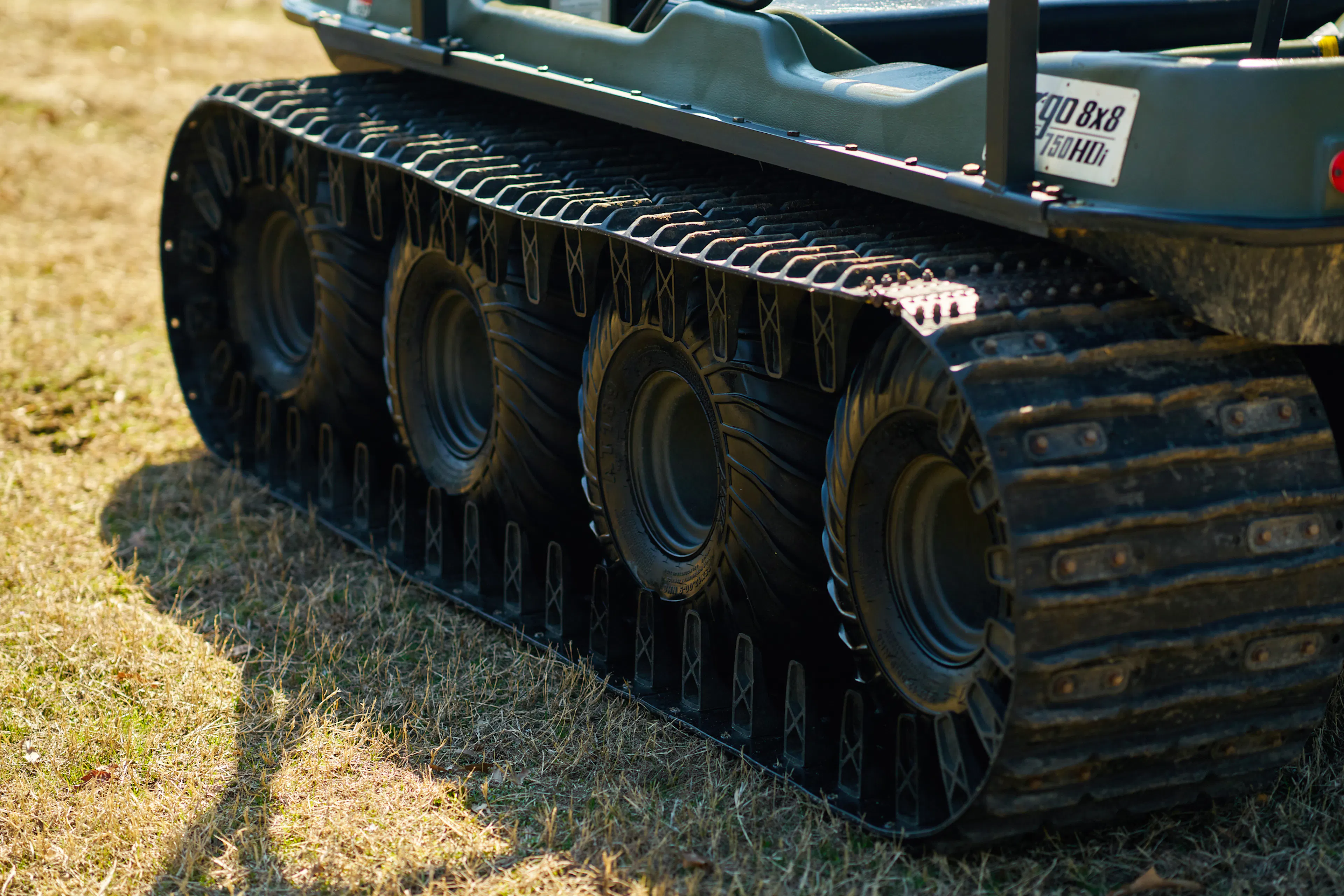 2013 Argo 750 HDI driver-side track close