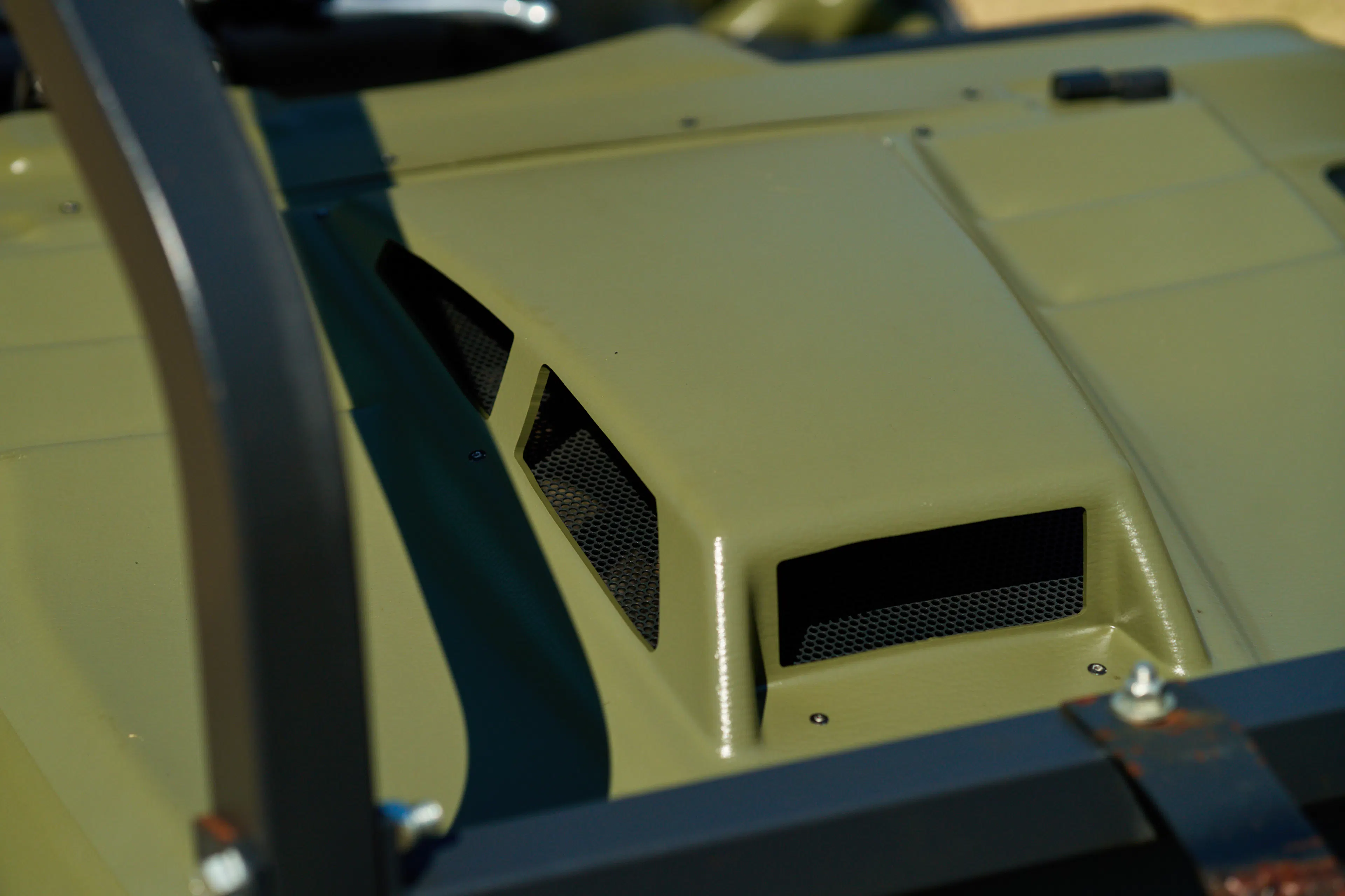 2013 Argo 750 HDI hood