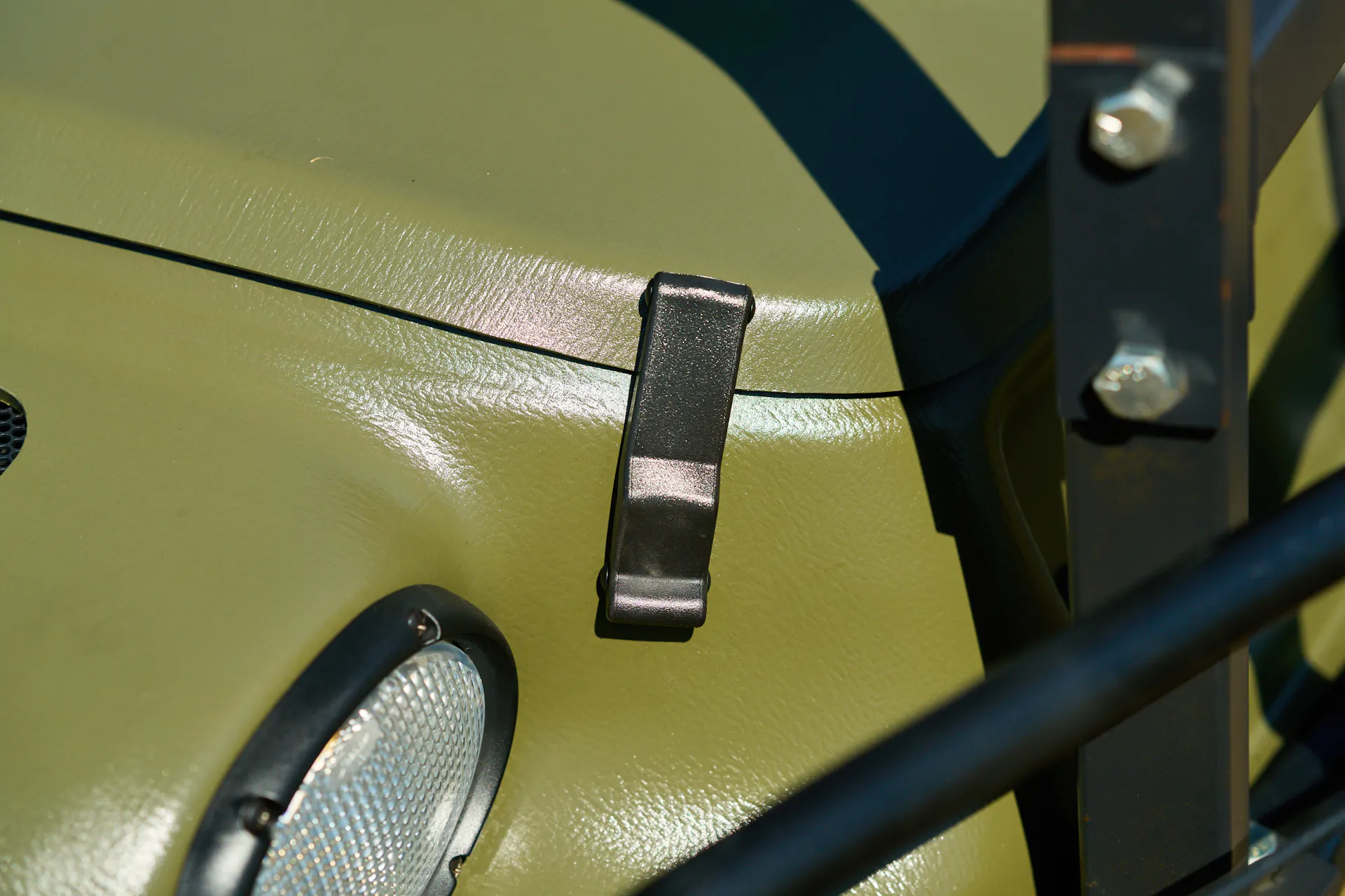 2013 Argo 750 HDI hood latch