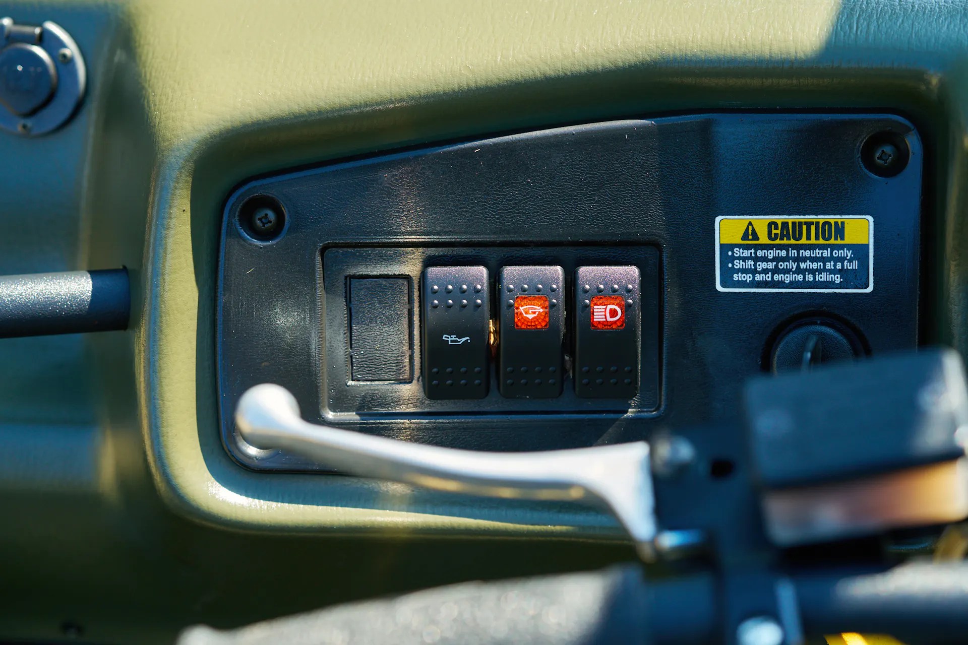 2013 Argo 750 HDI dash switches