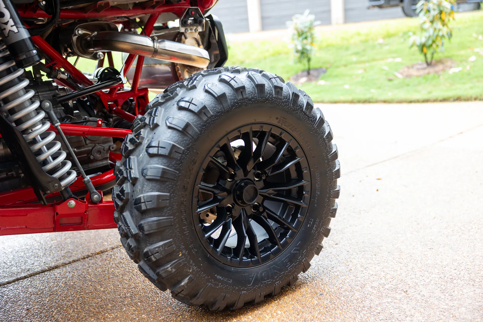 2023 Honda Talon 1000R-4 Fox Live Valve driver rear tire