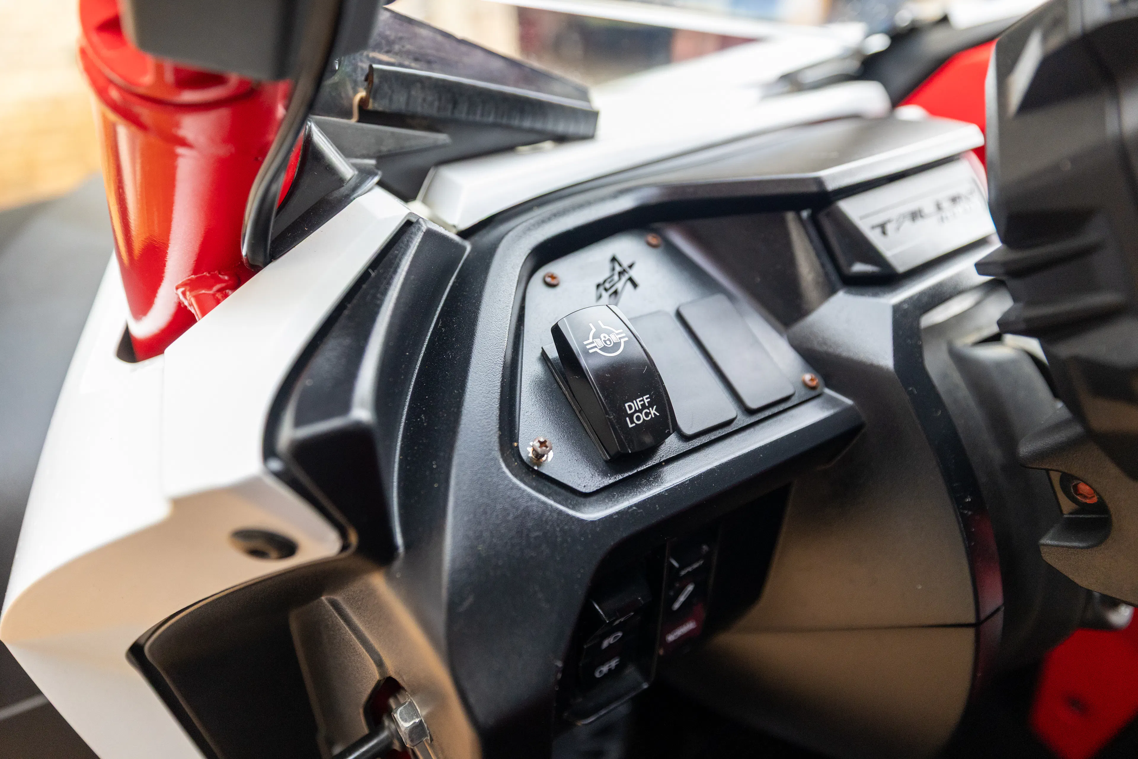 2023 Honda Talon 1000R-4 Fox Live Valve diff lock switch