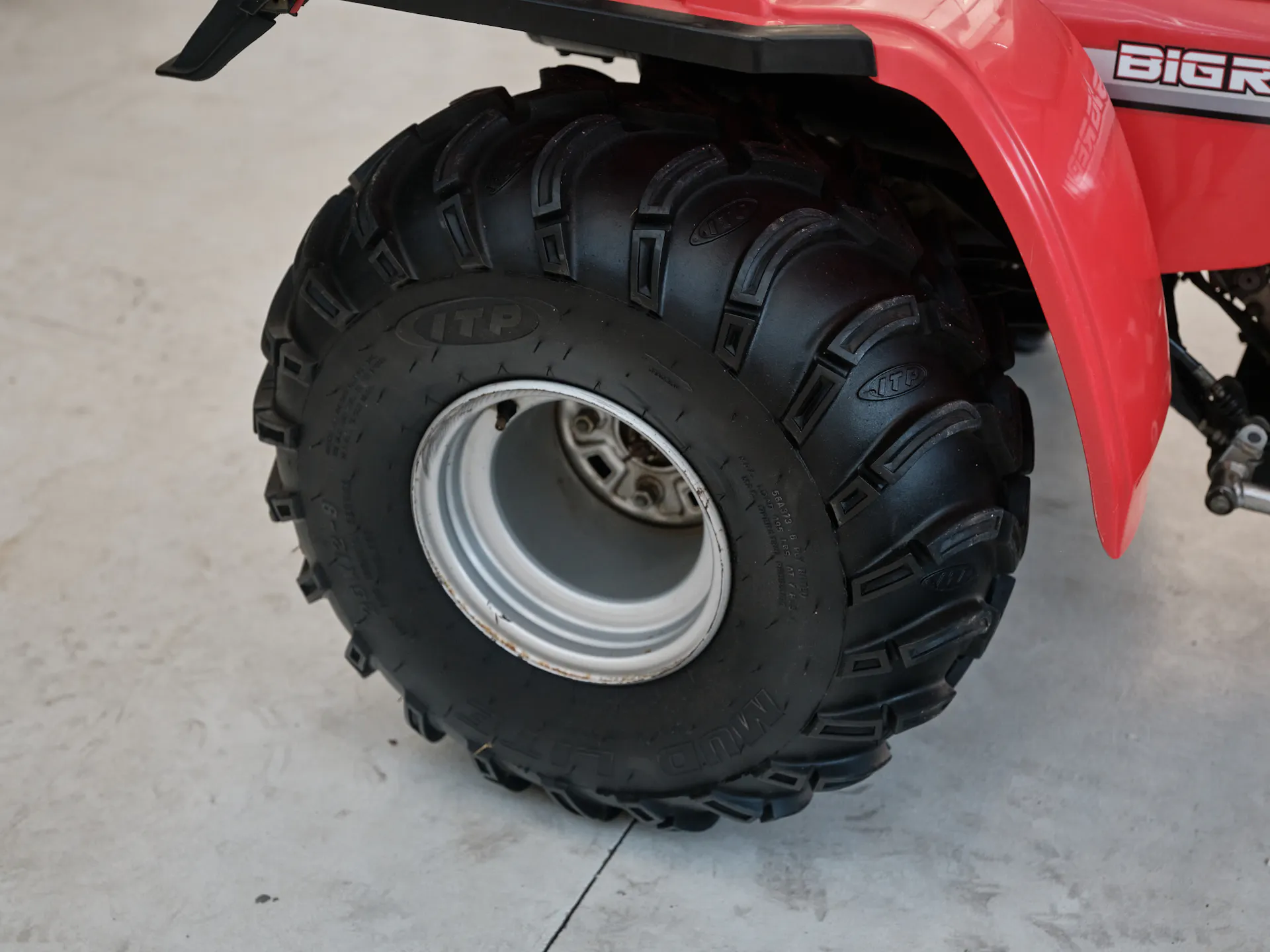 1986 Honda ATC 250ES Big Red right rear tire front offset 2