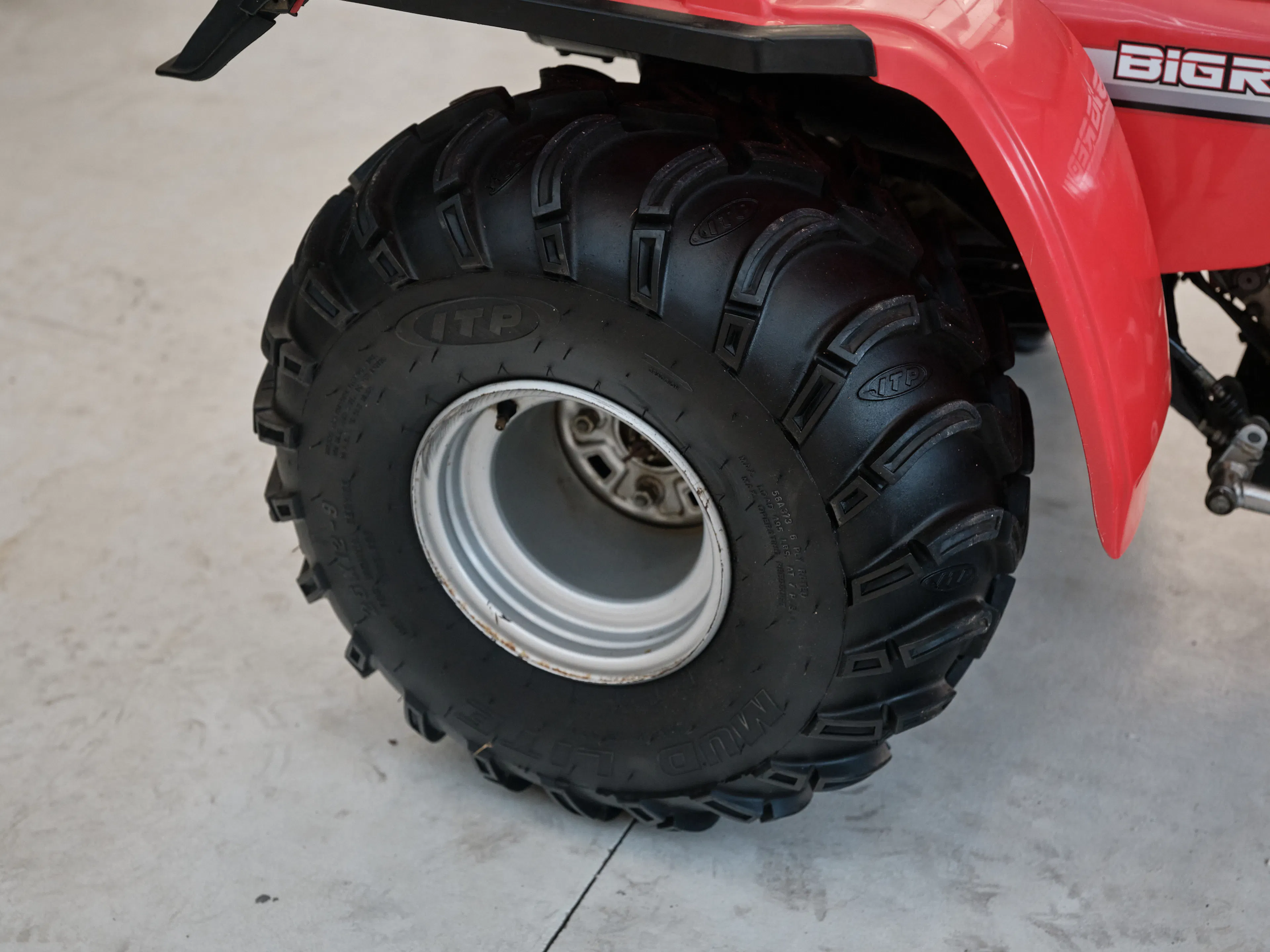 1986 Honda ATC 250ES Big Red right rear tire front offset 2