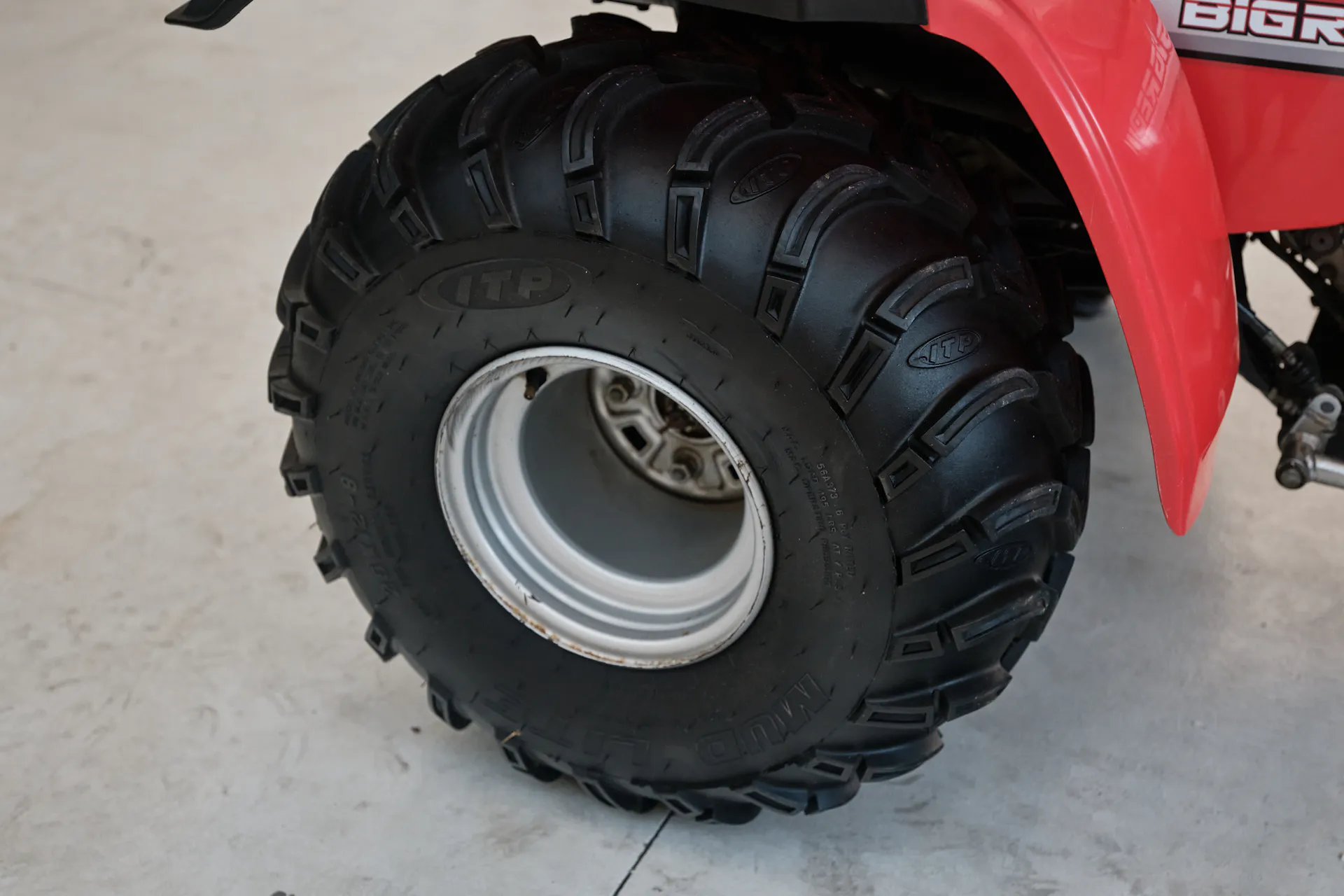 1986 Honda ATC 250ES Big Red right rear tire front offset 2