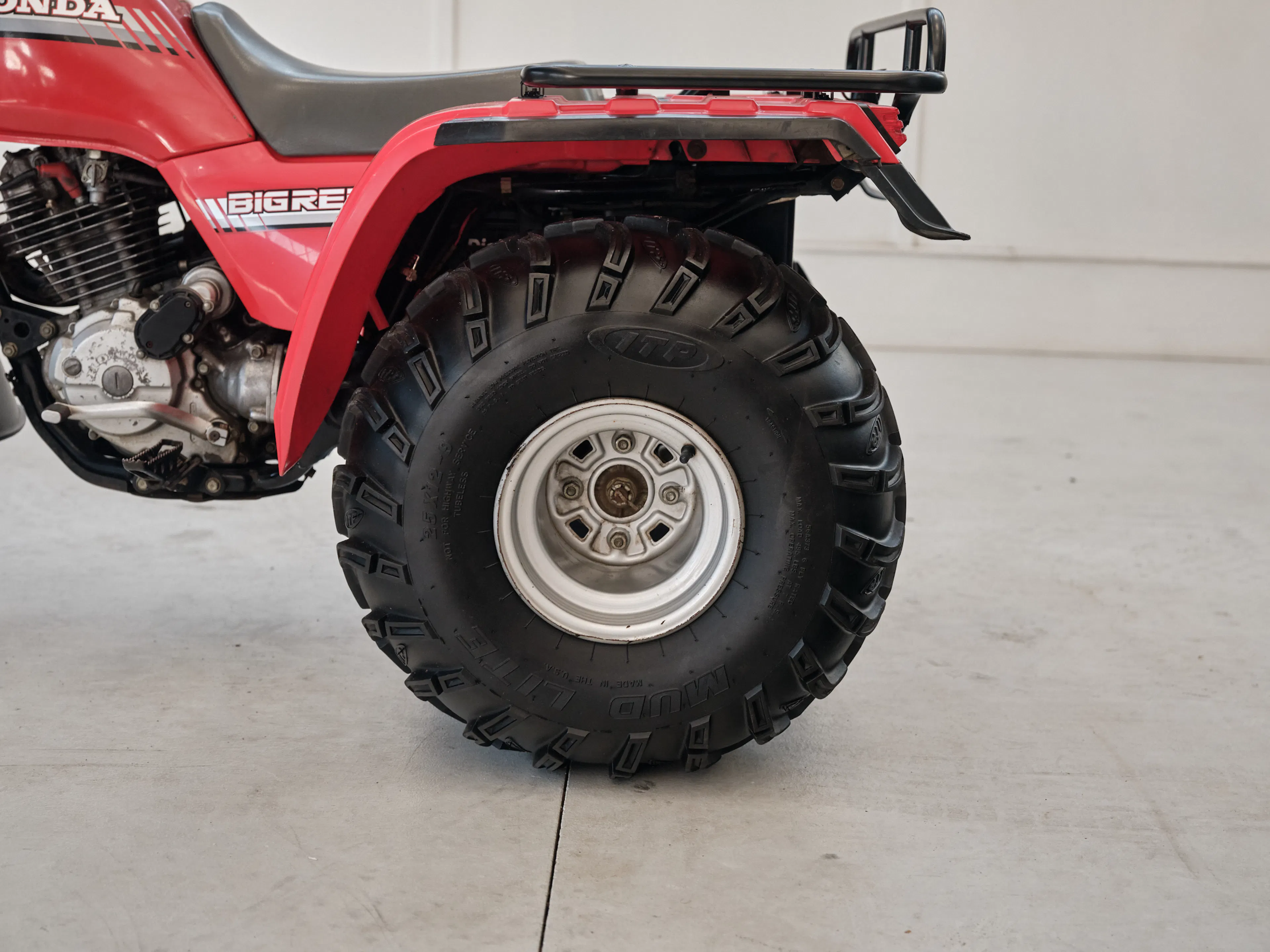 1986 Honda ATC 250ES Big Red let rear tire side