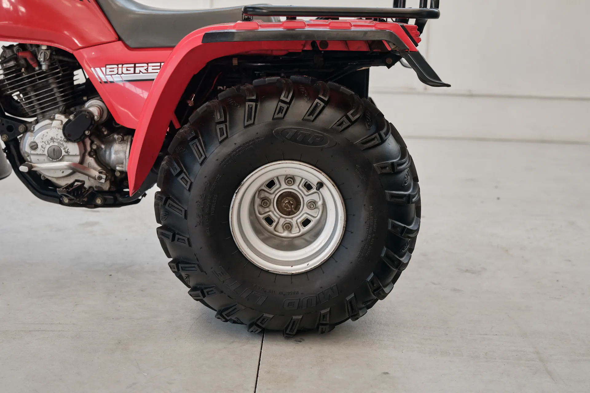 1986 Honda ATC 250ES Big Red let rear tire side