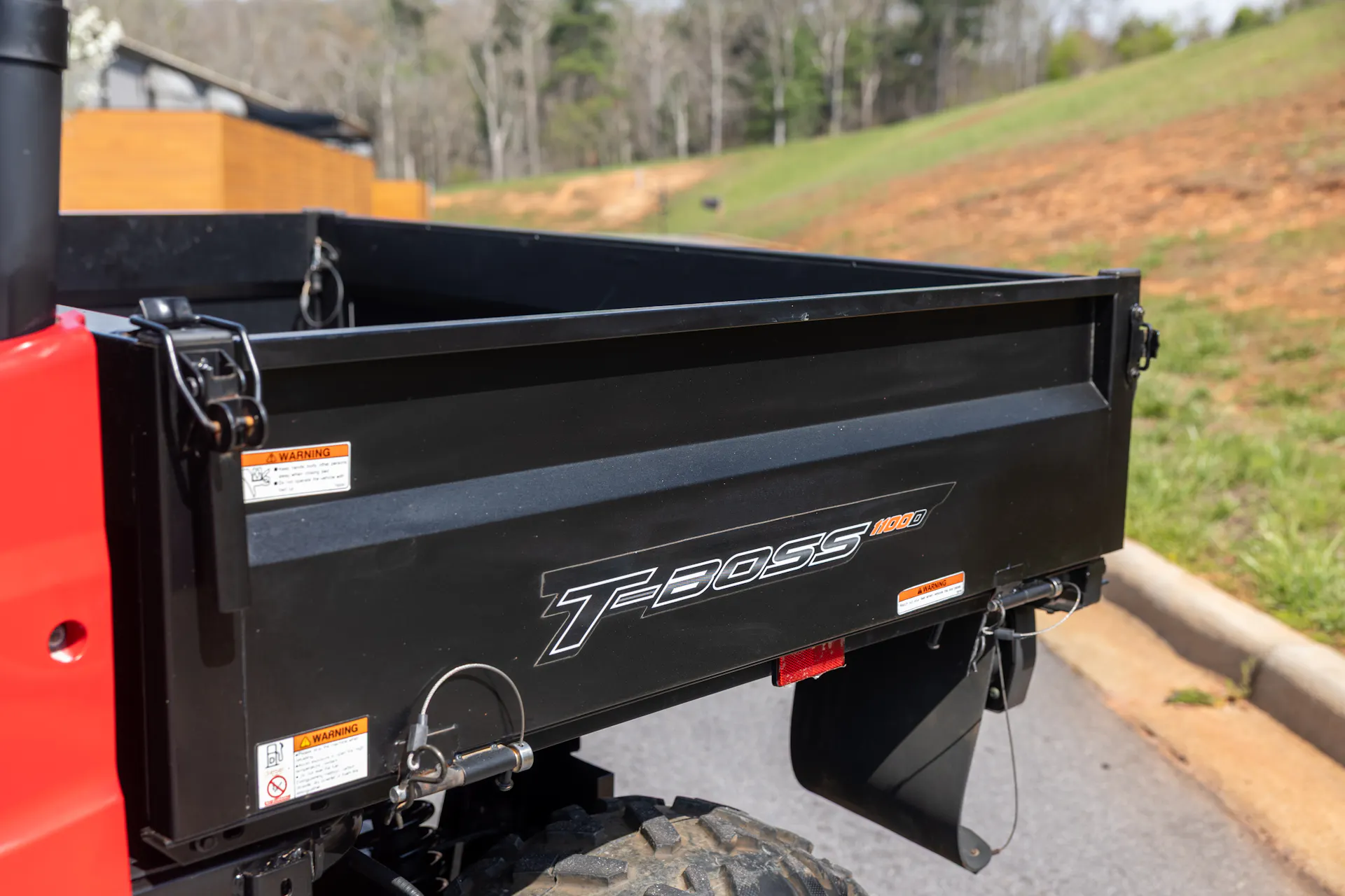 2023 Massimo T-Boss 1100D driver bed side