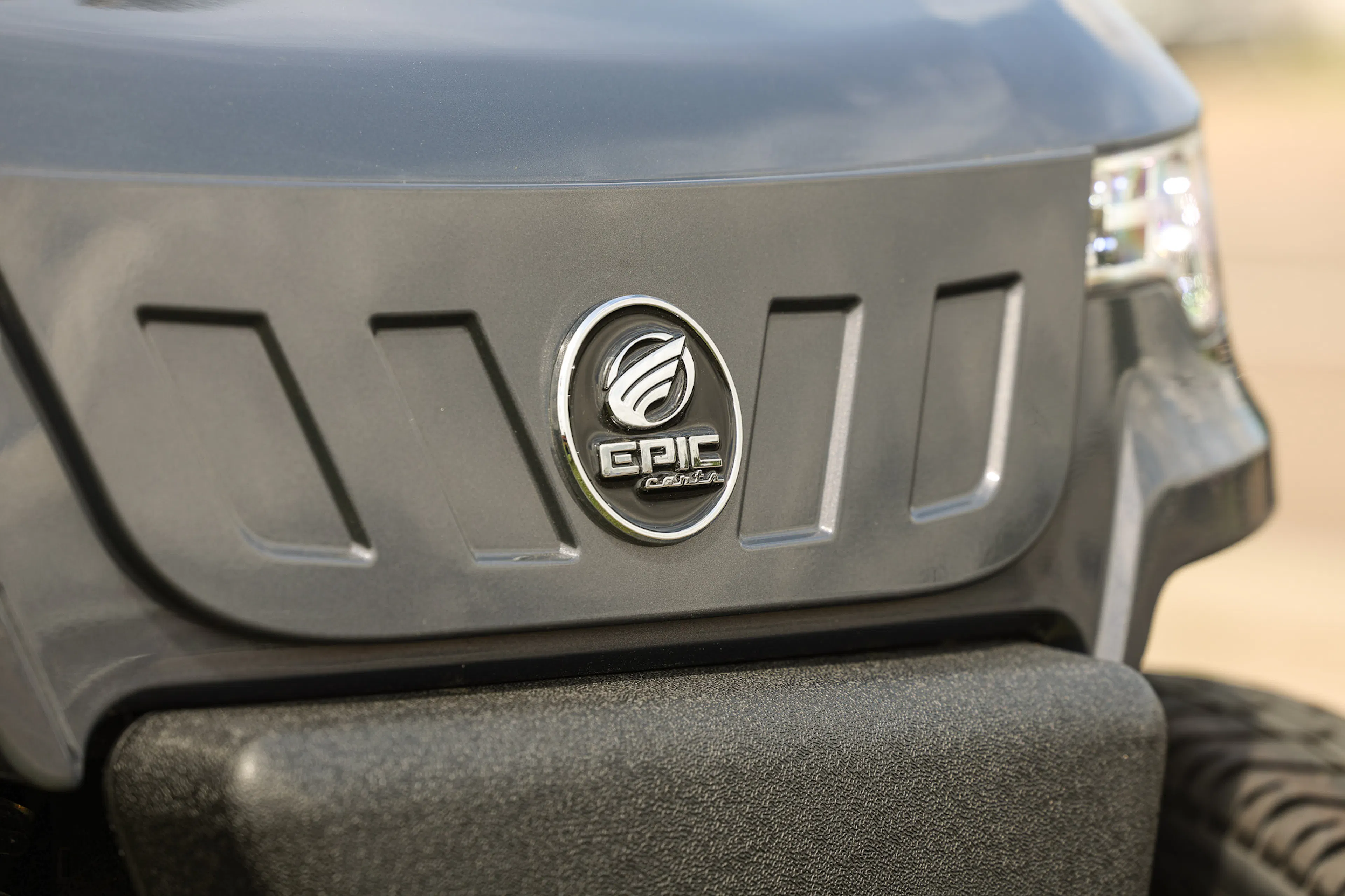 2025 Icon Epic E20 grille/badge close