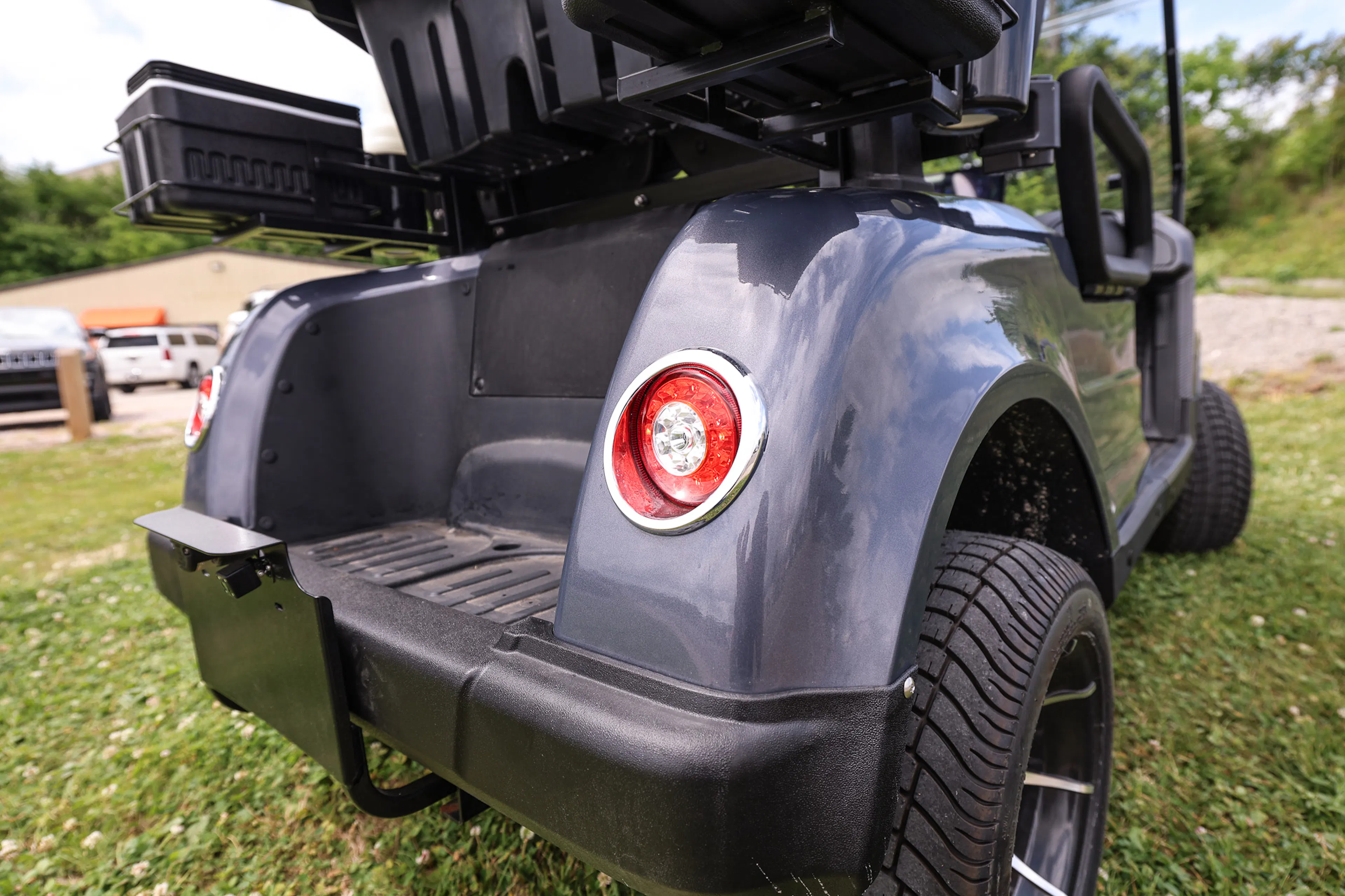 2025 Icon Epic E20 rear right corner close