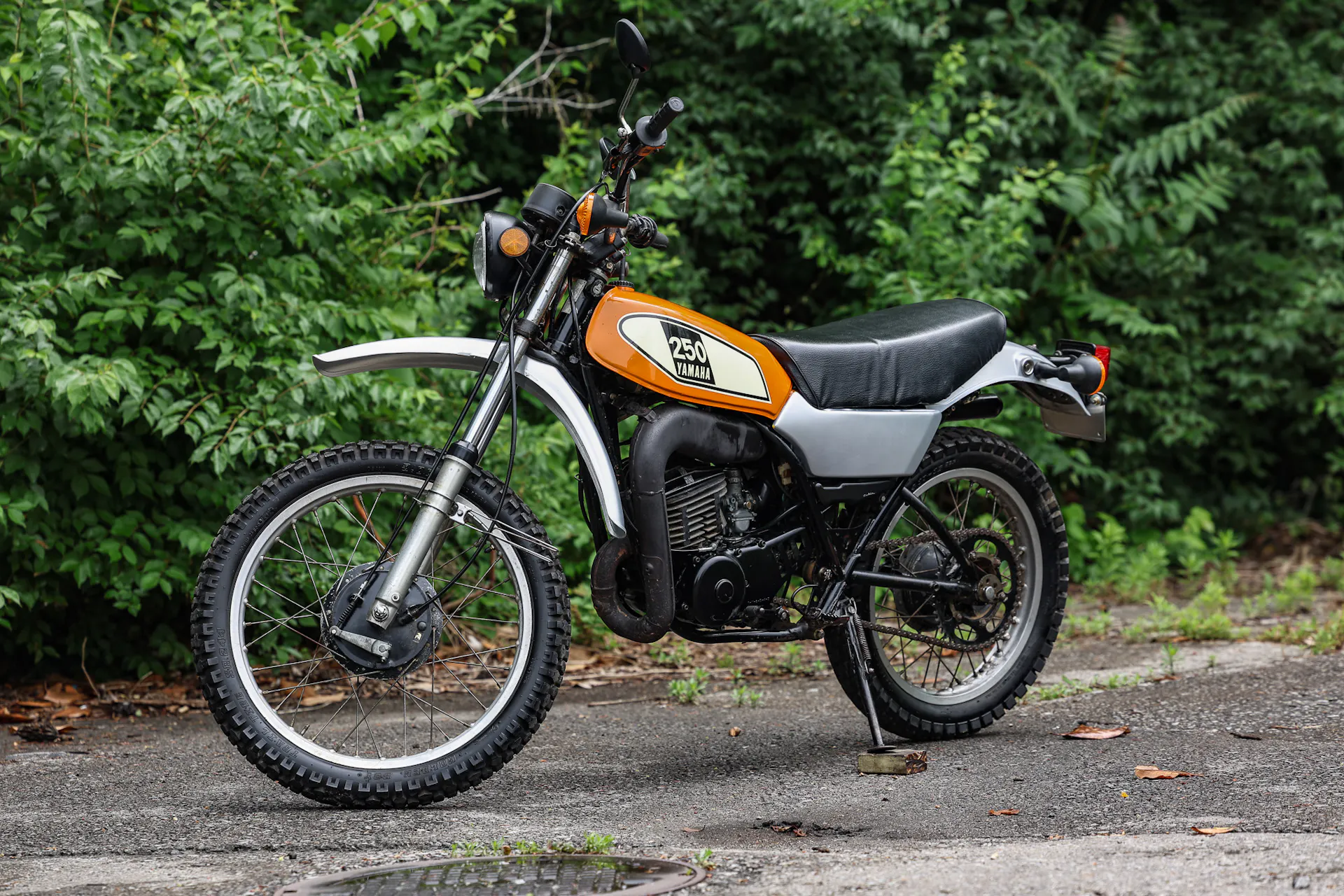 1977 Yamaha DT250 left side front 3/4