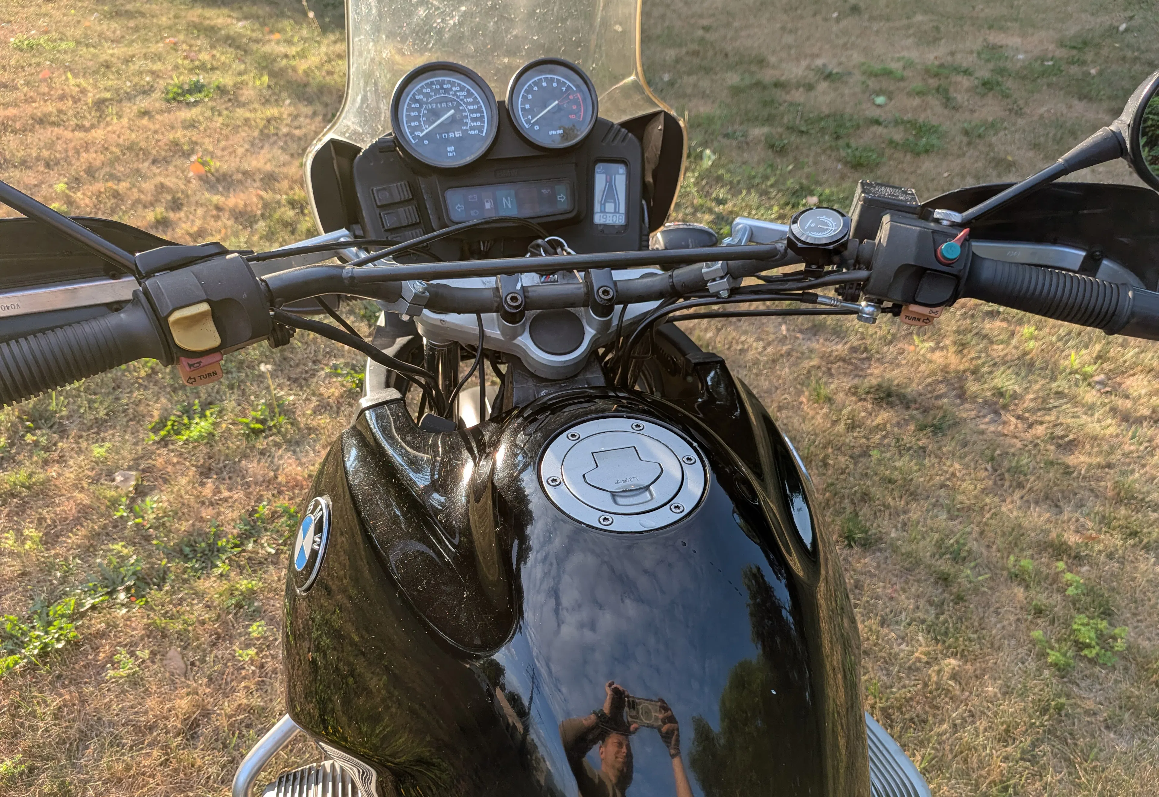 1996 BMW R1100GS cockpit