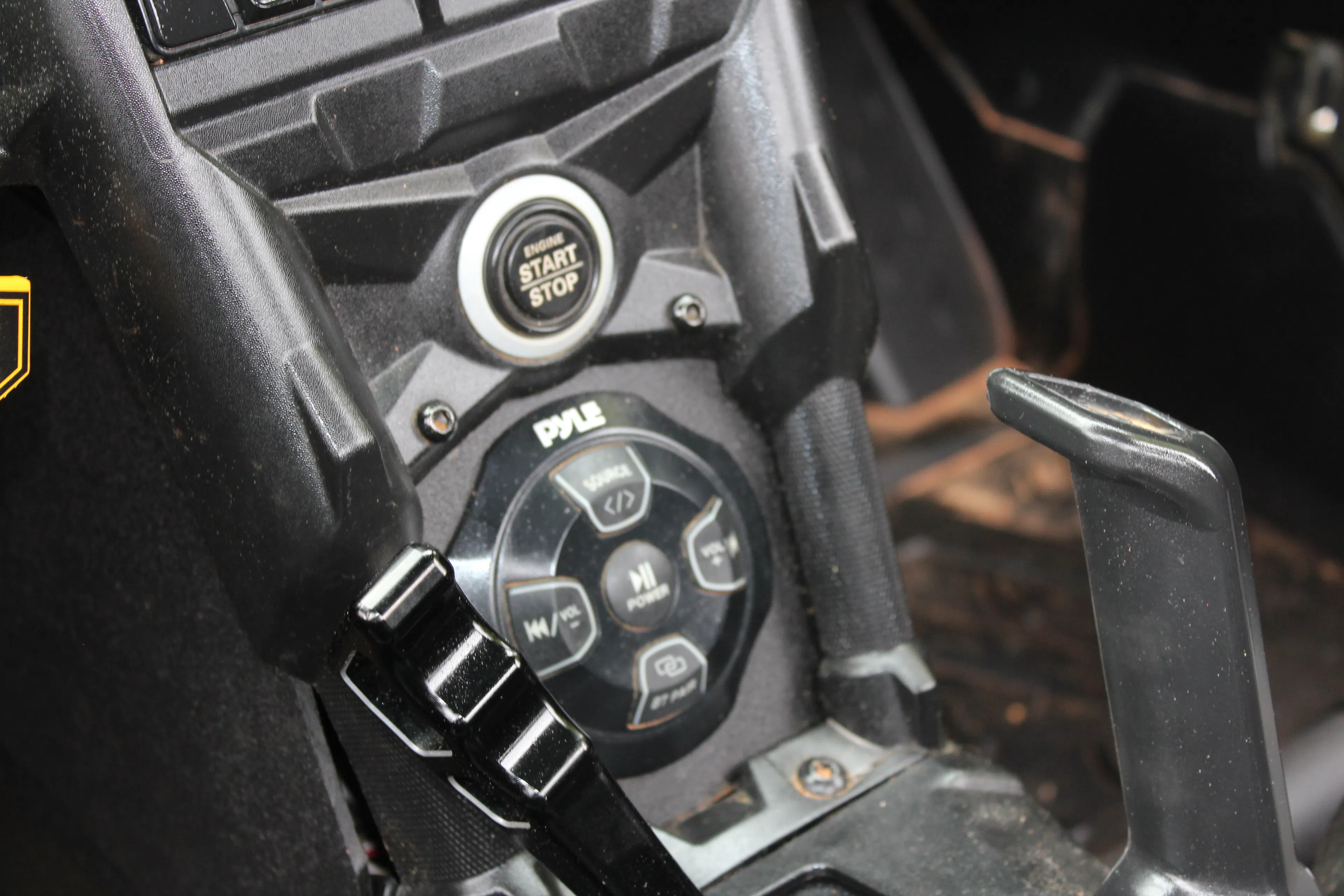 2021 Can-Am Maverick X3 RS Turbo R stereo controls
