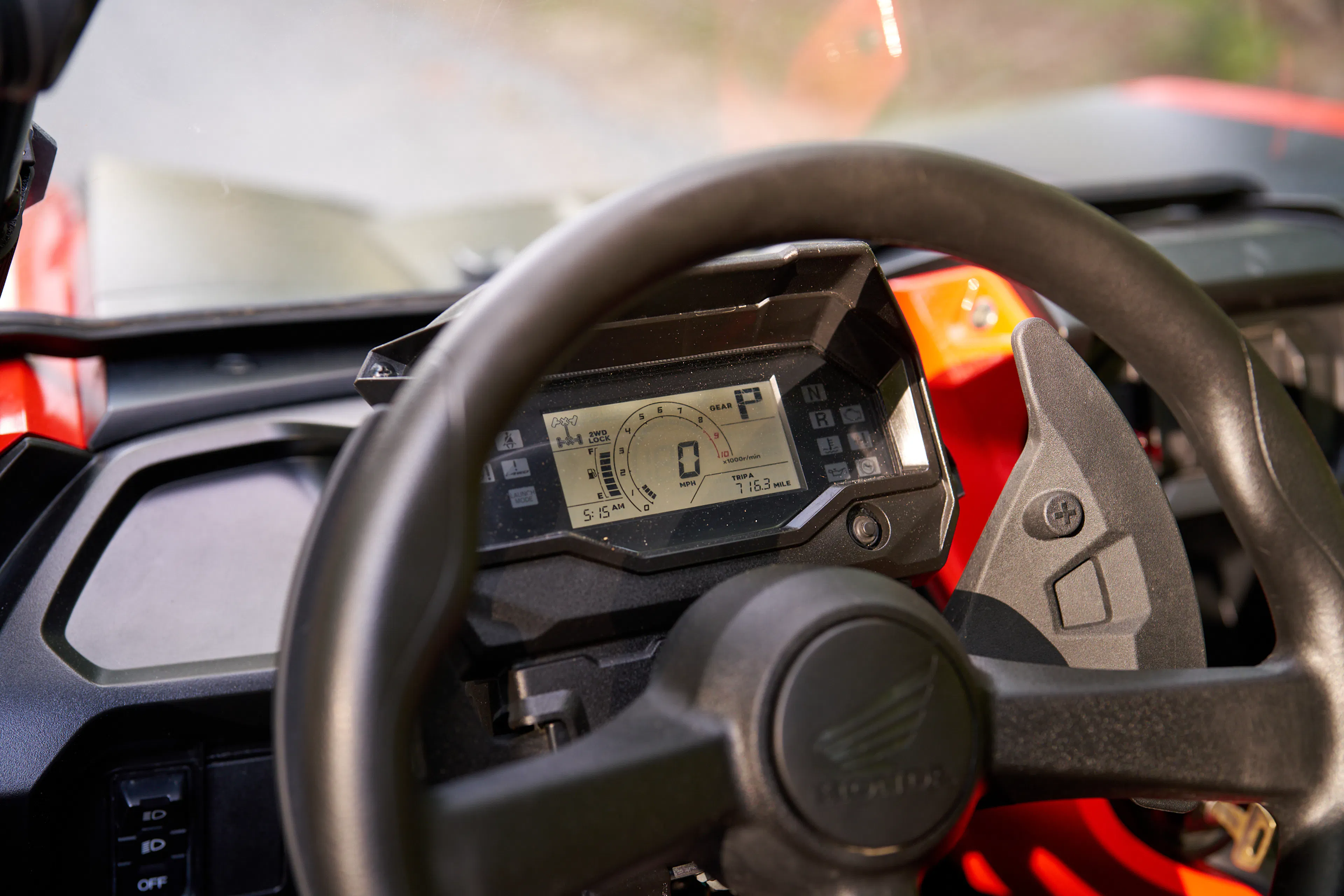 2023 Honda Talon 1000R wheel/instruments 2
