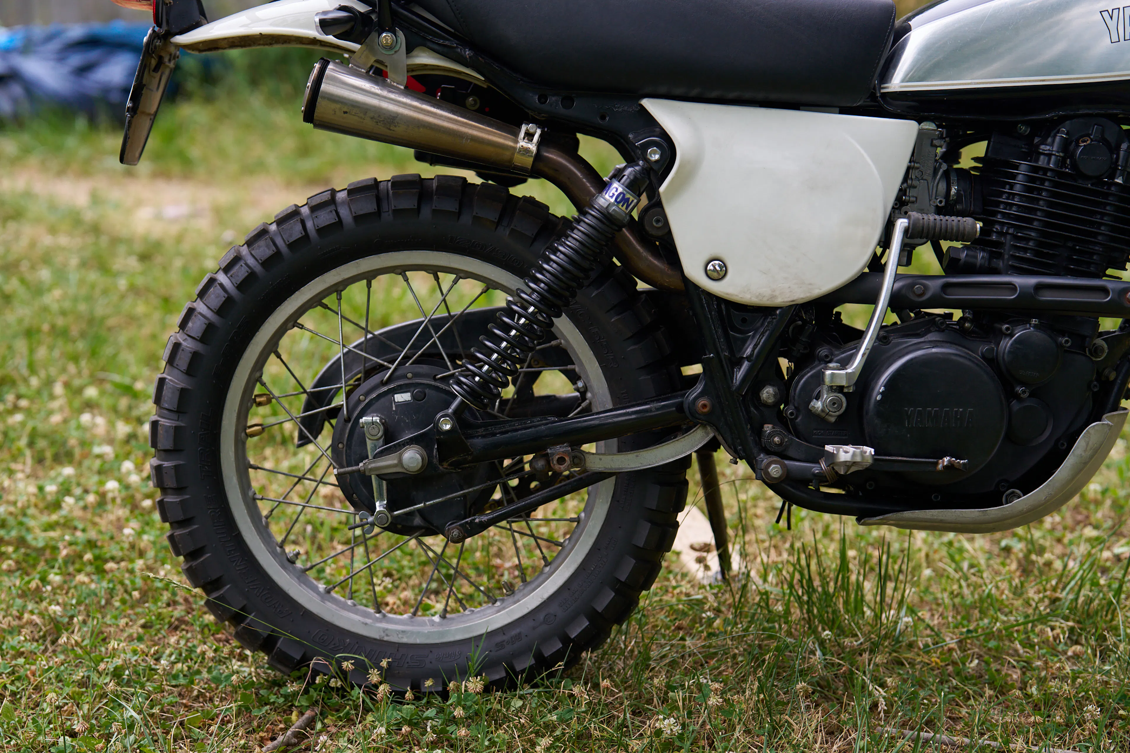 1980 Yamaha XT500 left side suspension plate close 2