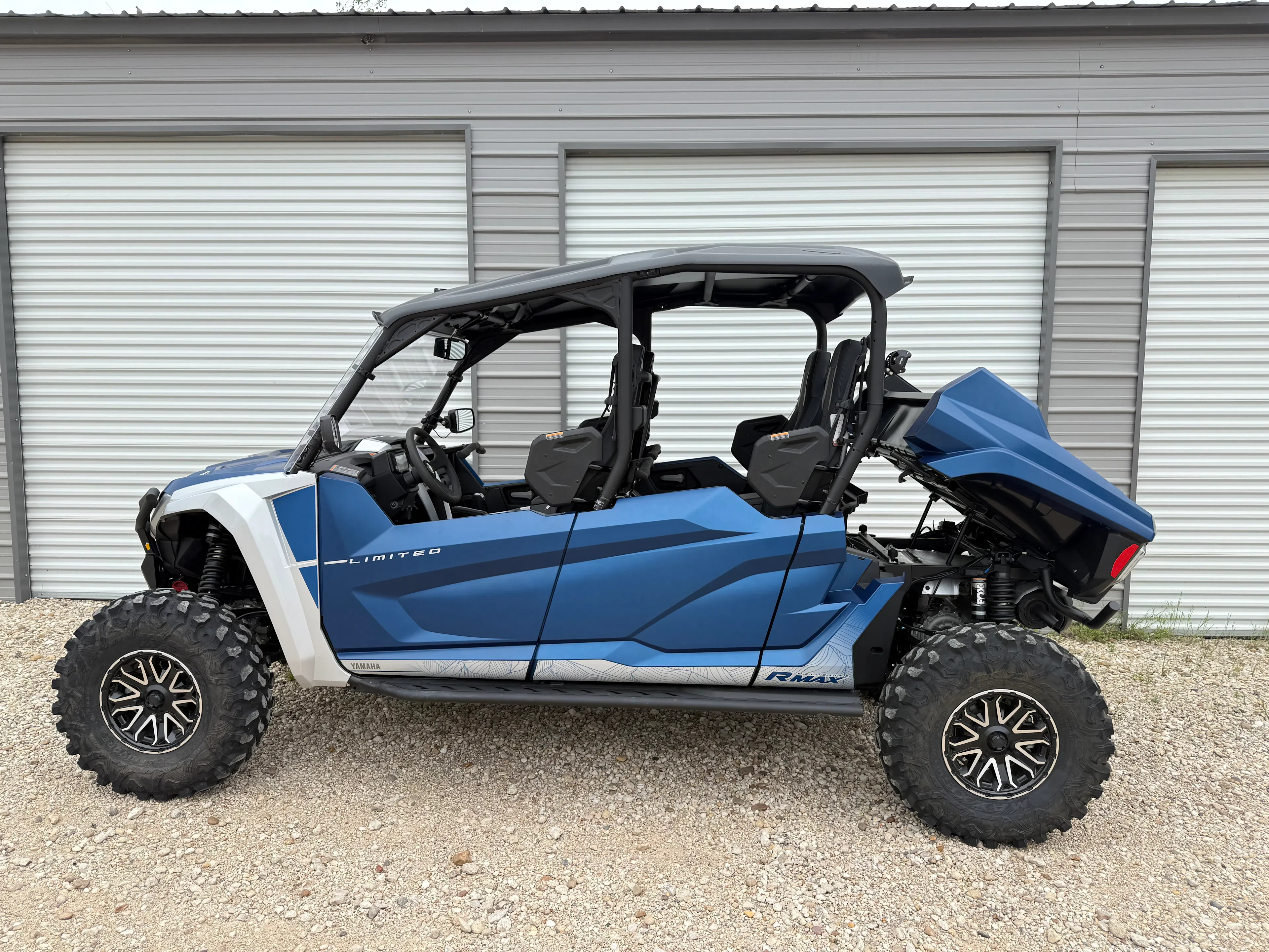 2025 Yamaha RMAX4 1000 side bed open