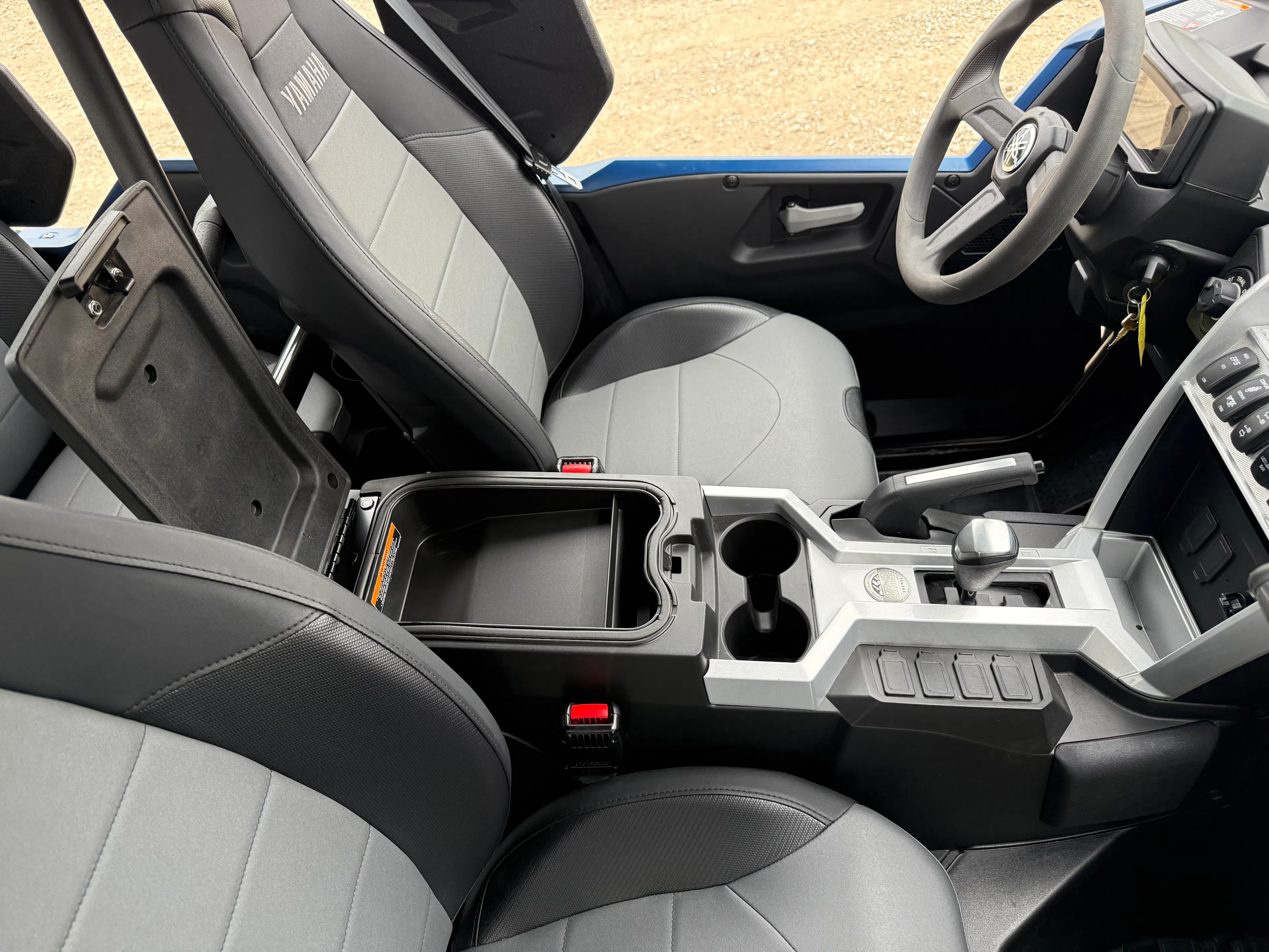 2025 Yamaha RMAX4 1000 front seats/console wide