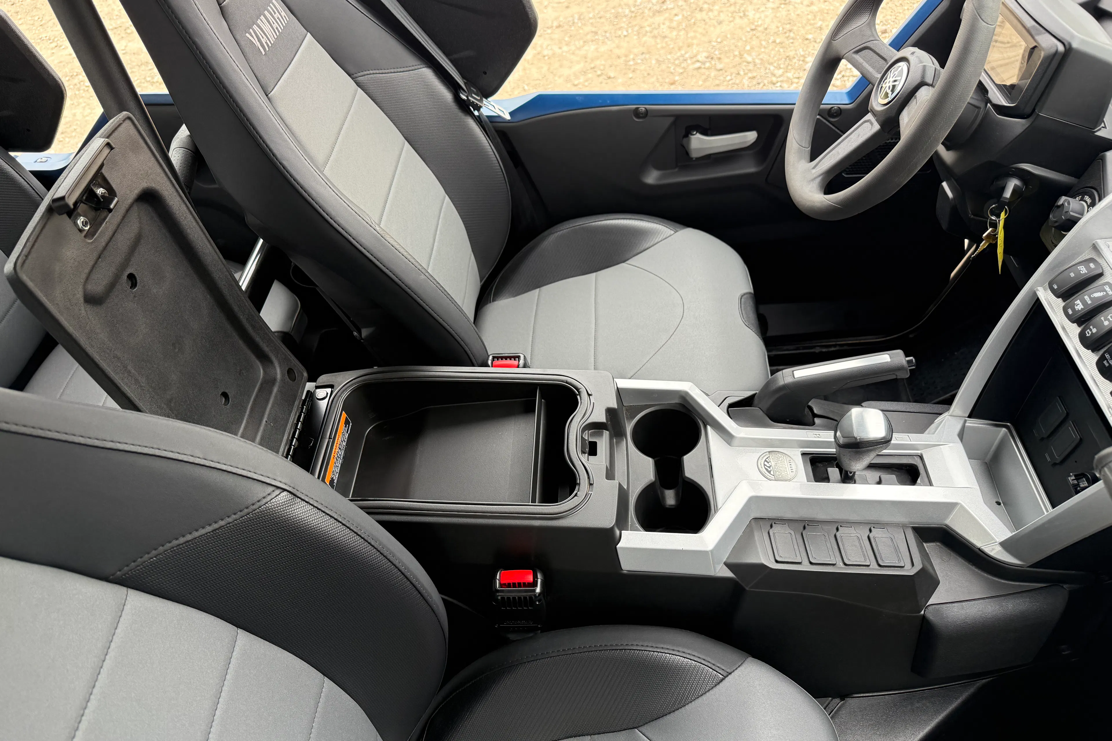 2025 Yamaha RMAX4 1000 front seats/console wide