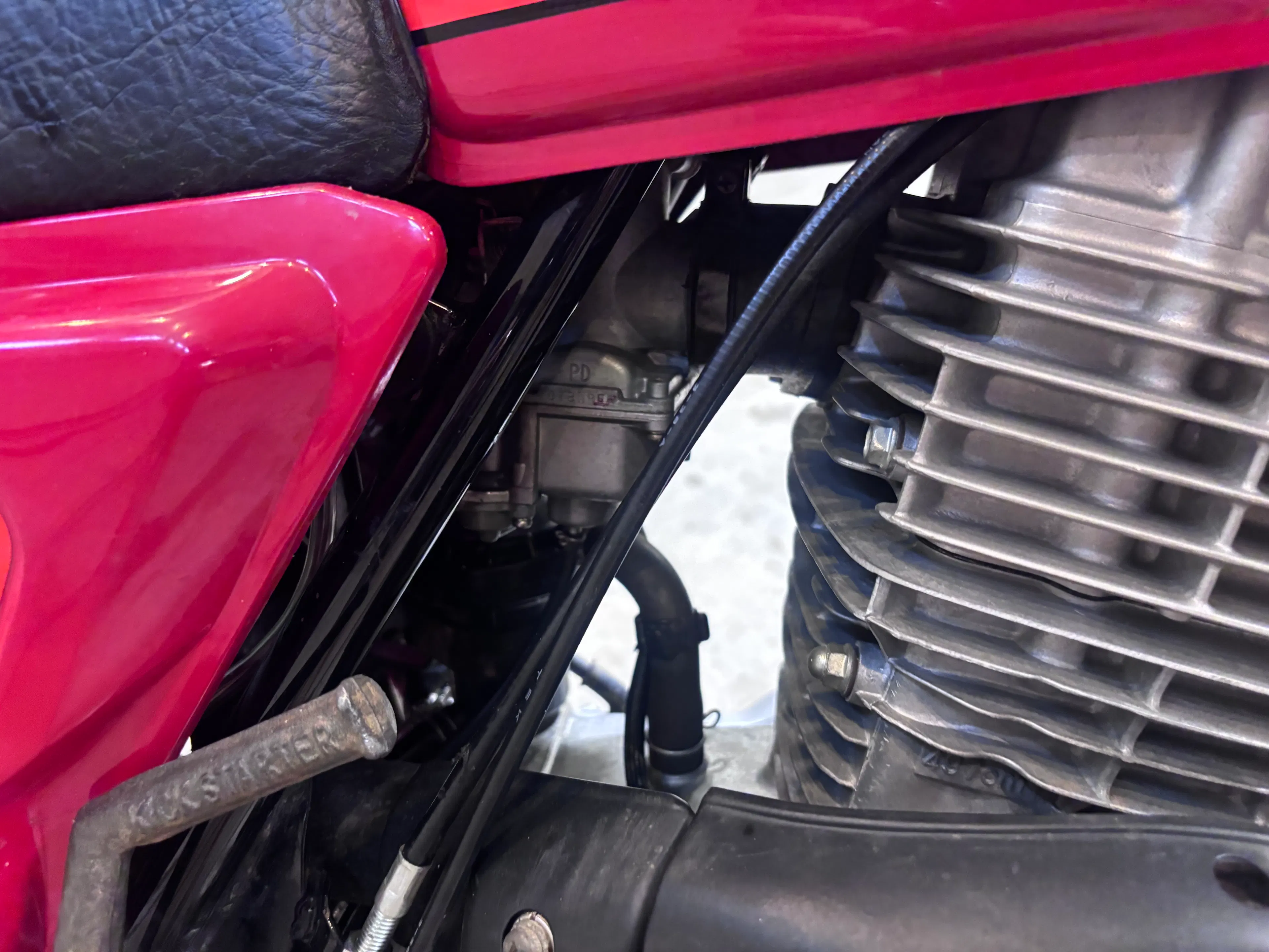 1980 Honda XL500S engine/cables/carb close