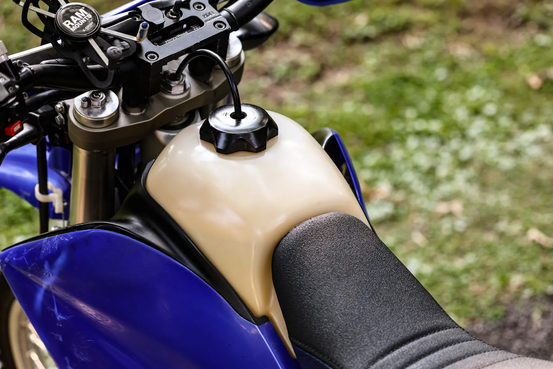 2008 Yamaha WR250R gas cap