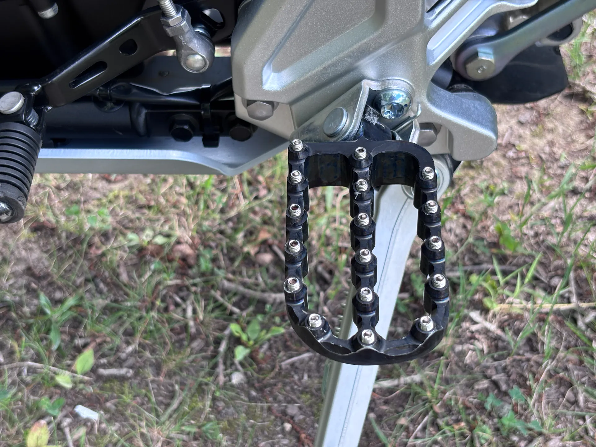 2024 Yamaha Tenere 700 left footpeg high