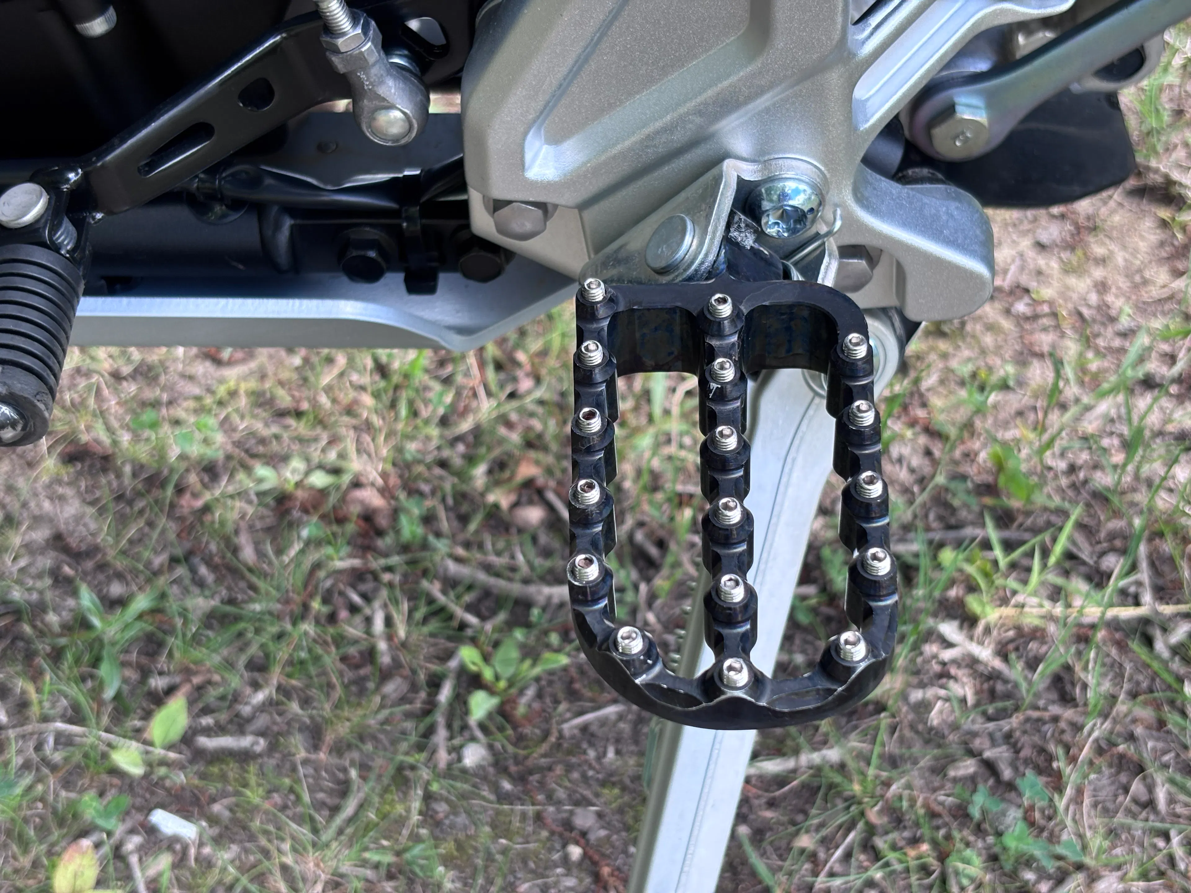 2024 Yamaha Tenere 700 left footpeg high