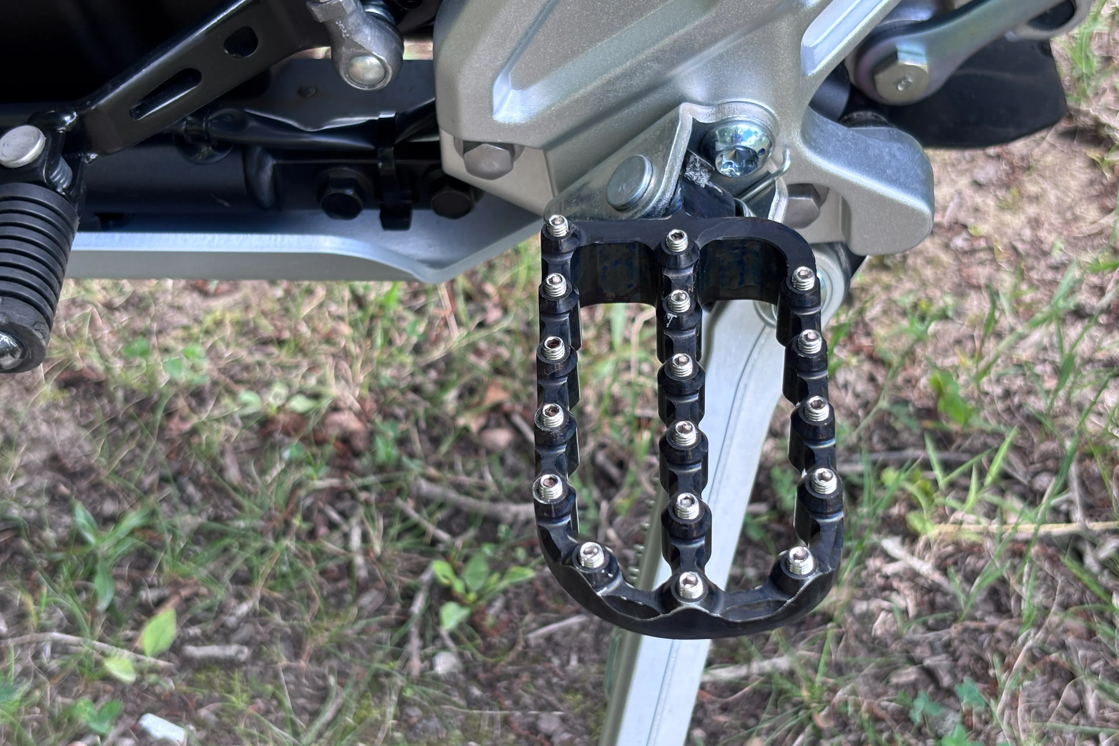 2024 Yamaha Tenere 700 left footpeg high