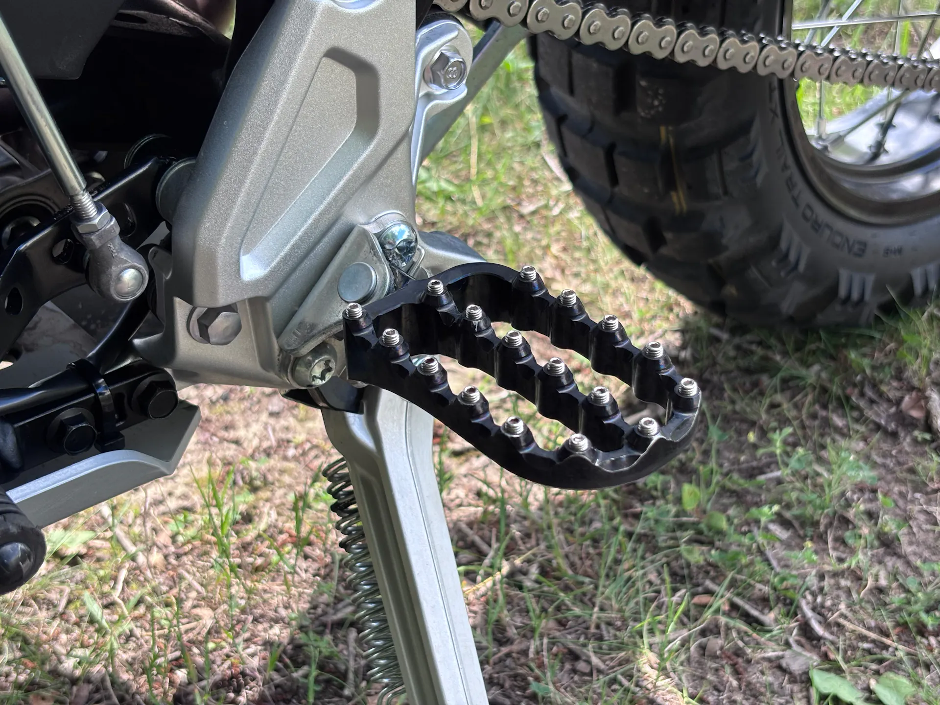 2024 Yamaha Tenere 700 left footpeg front