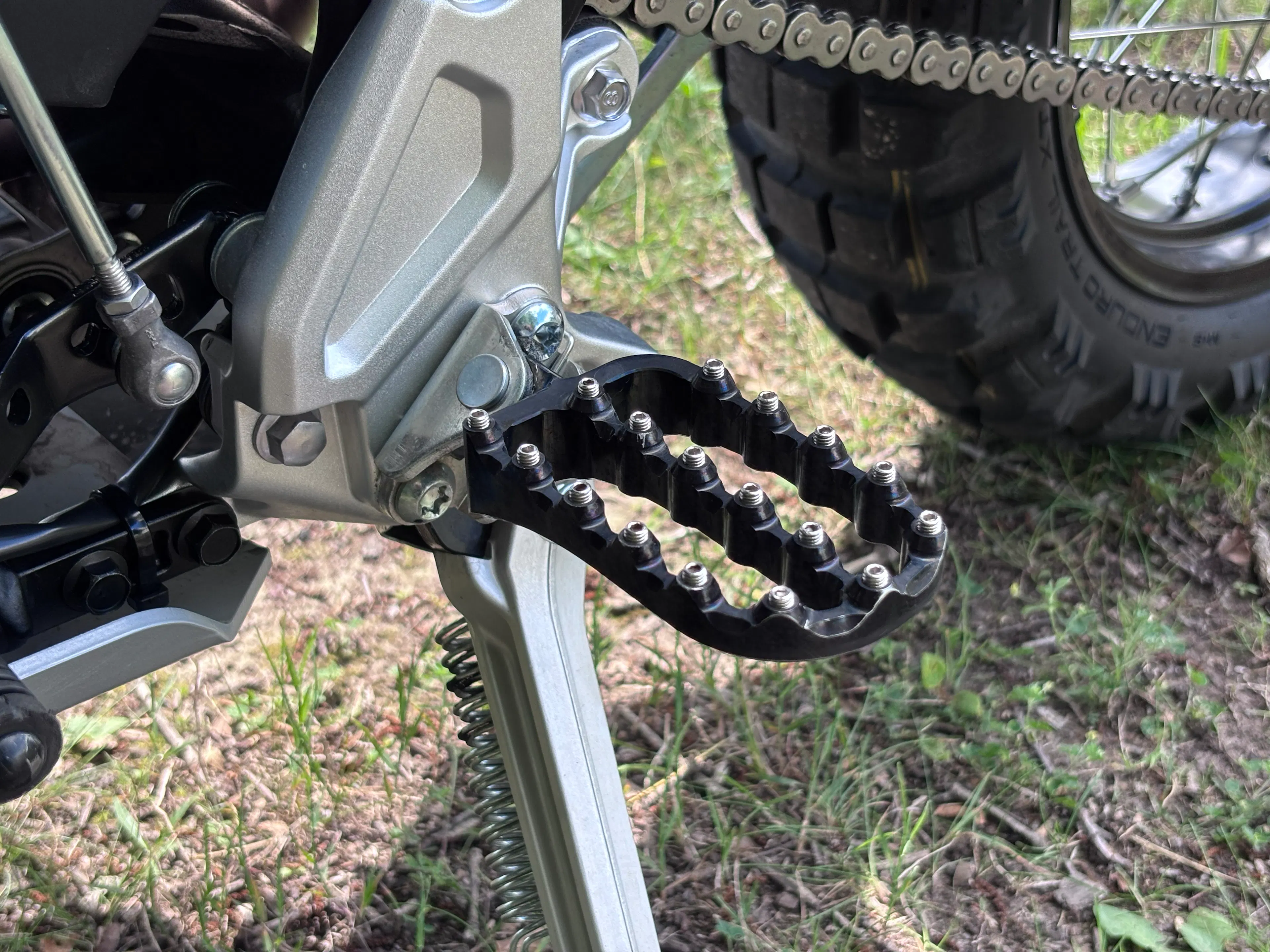 2024 Yamaha Tenere 700 left footpeg front