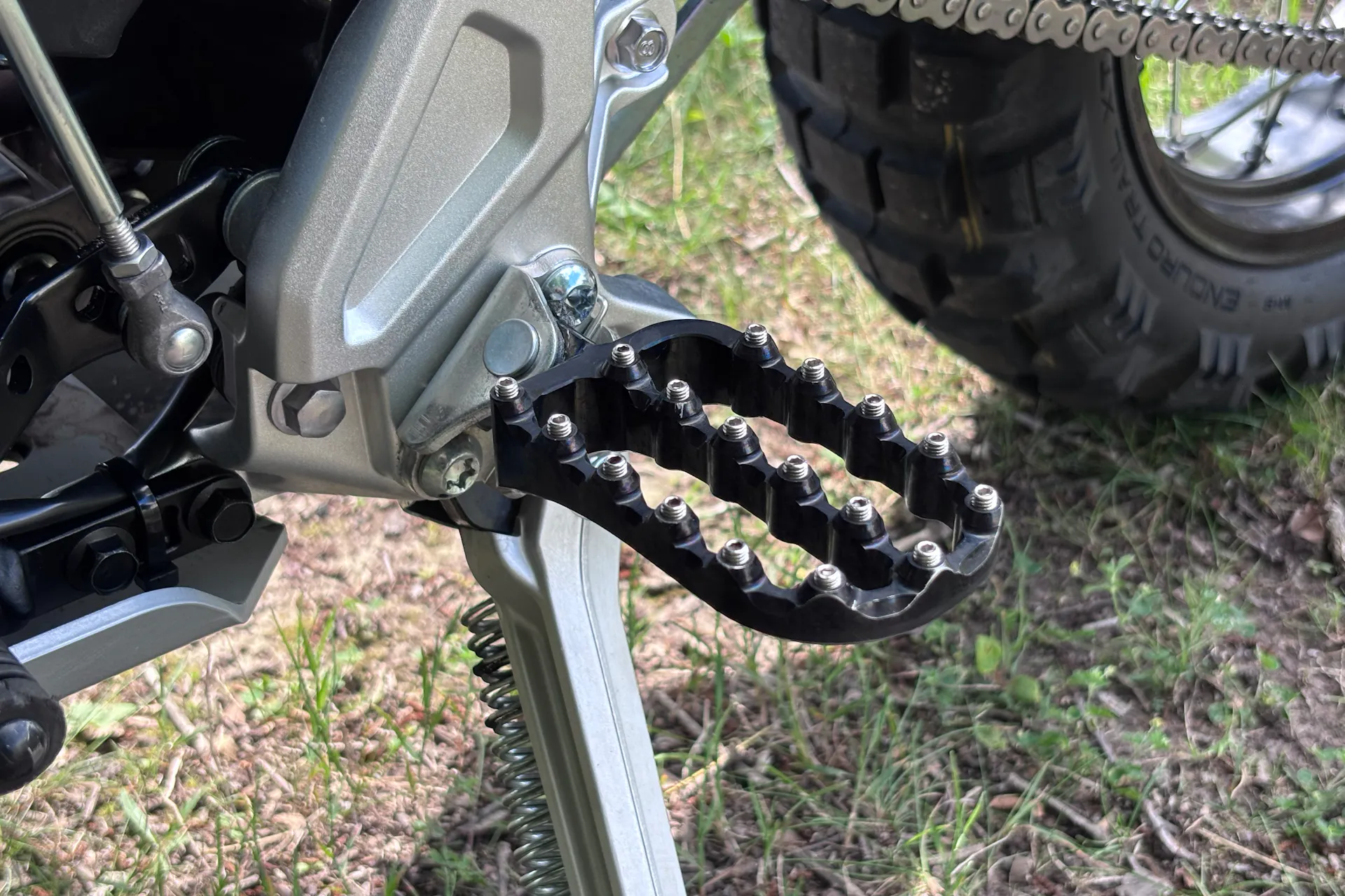 2024 Yamaha Tenere 700 left footpeg front