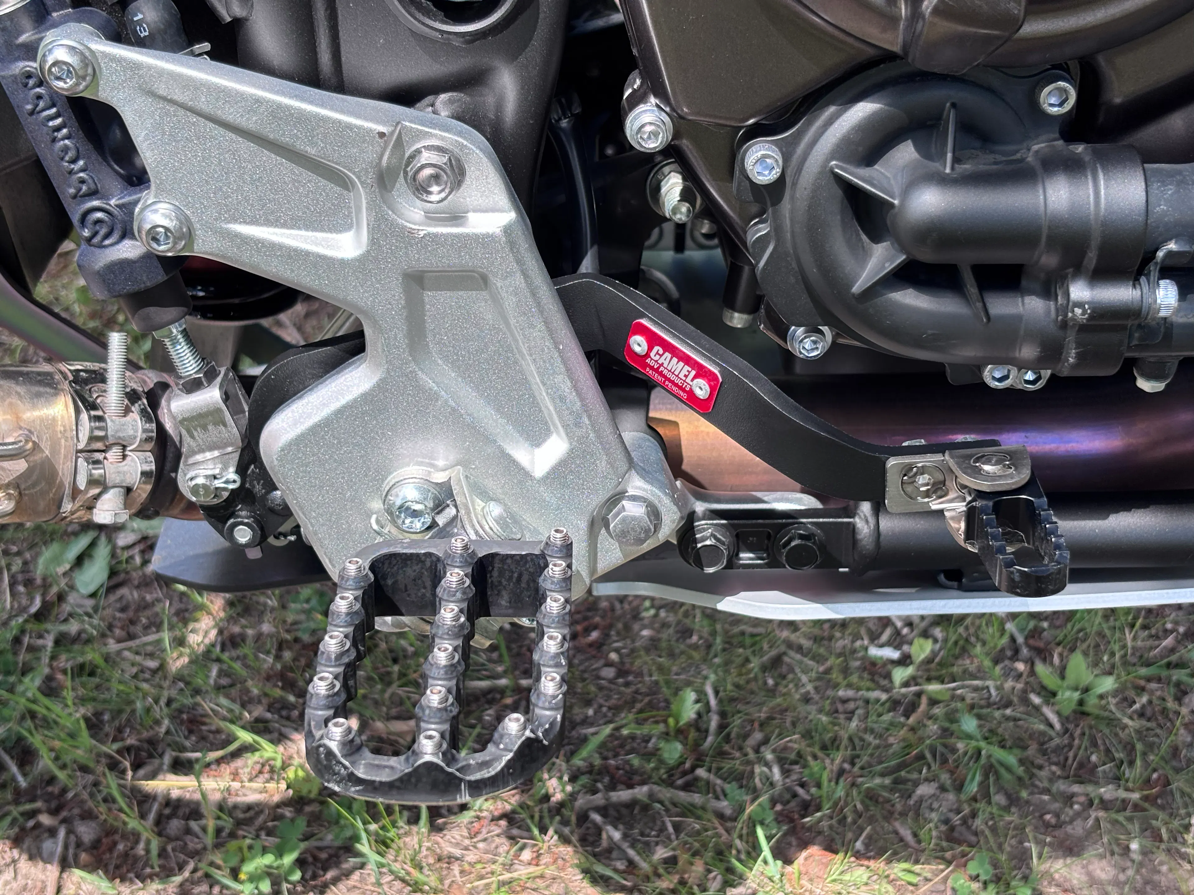 2024 Yamaha Tenere 700 right footpeg side