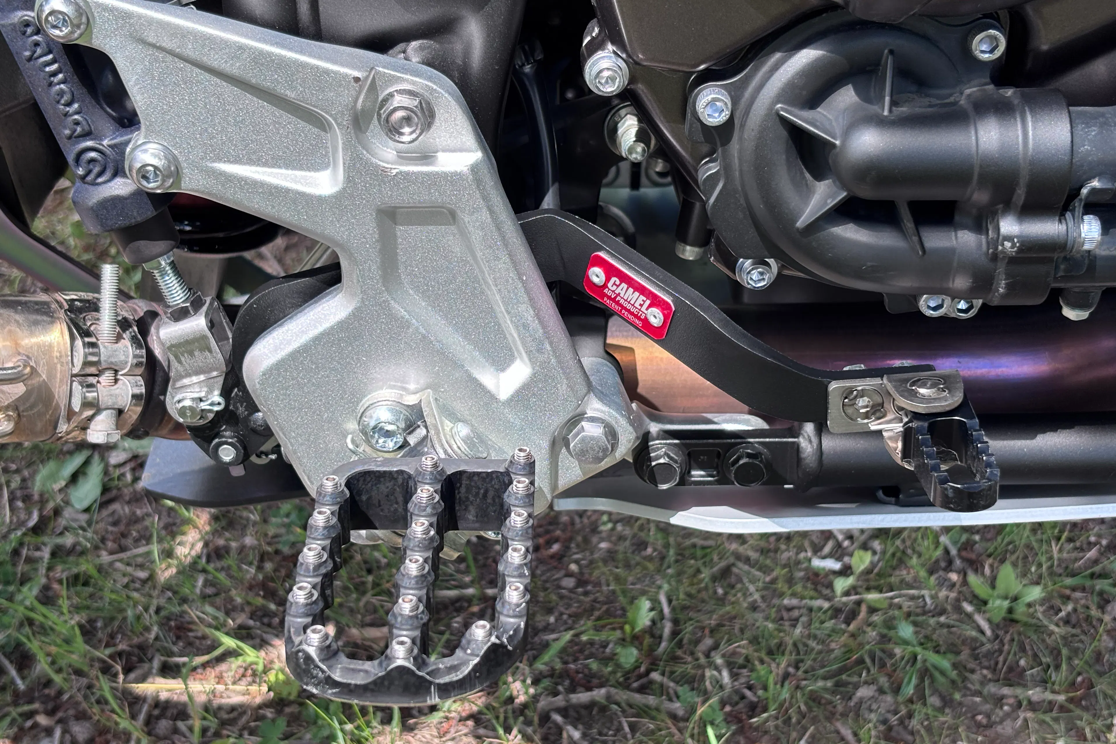 2024 Yamaha Tenere 700 right footpeg side