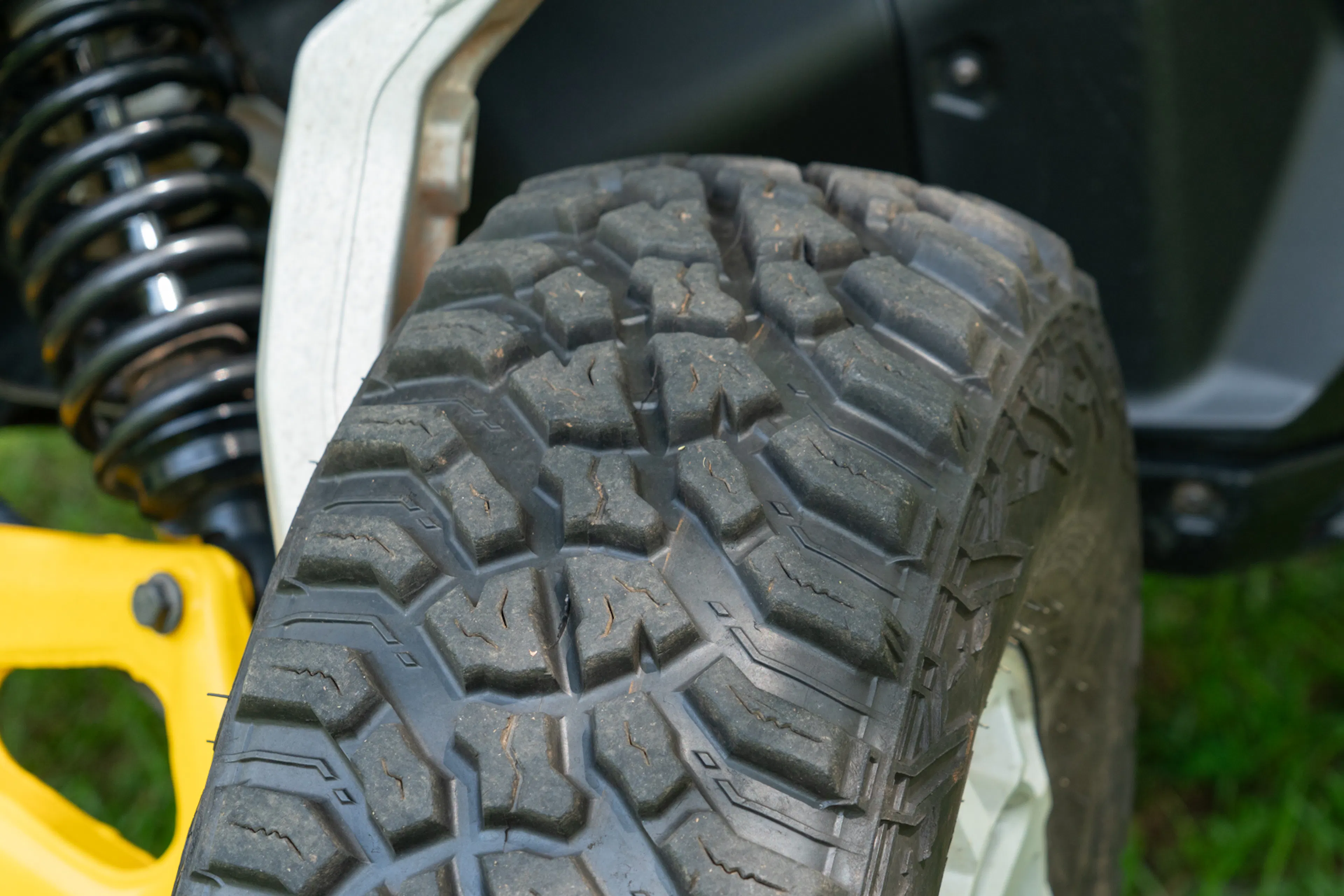 2024 Can-Am Maverick R tread