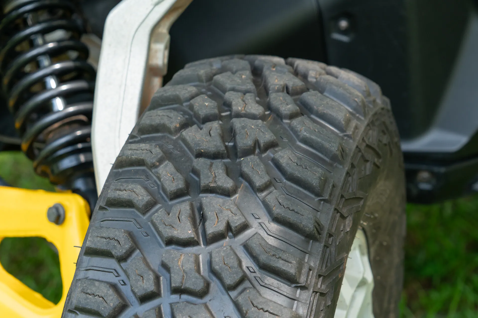 2024 Can-Am Maverick R tread