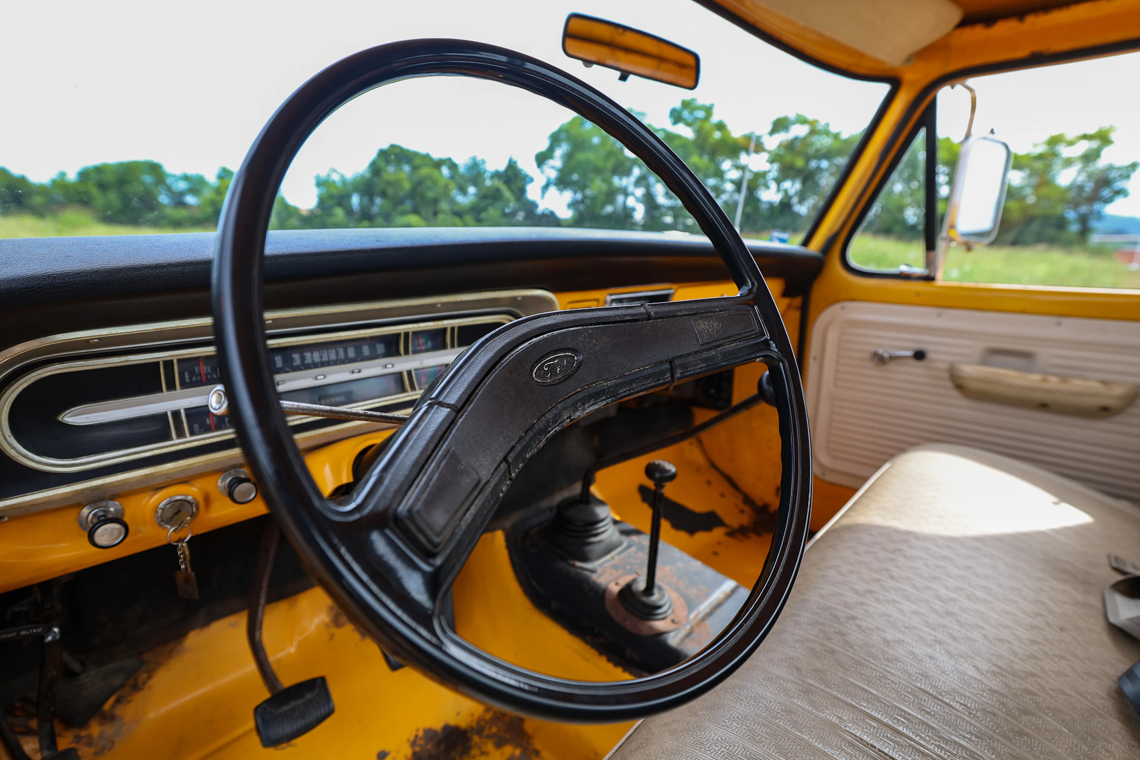1971 Ford F-250 Custom Highboy steering wheel