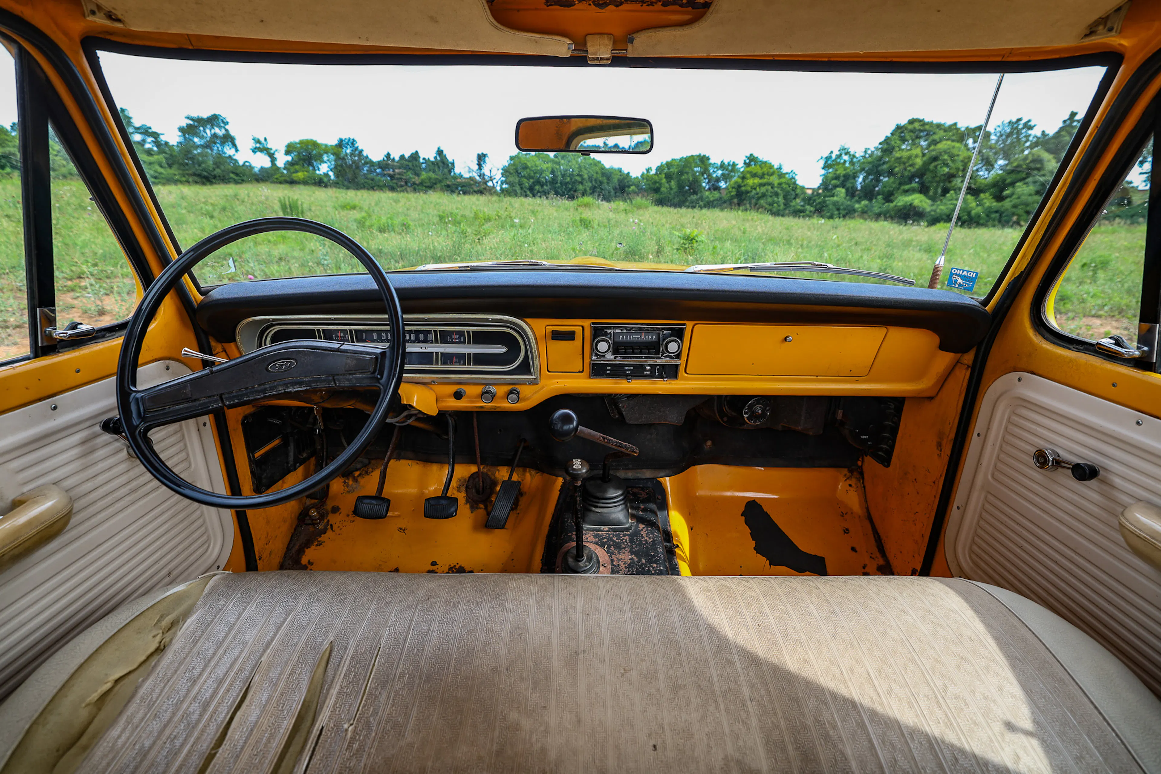 1971 Ford F-250 Custom Highboy dash/seat/wheel