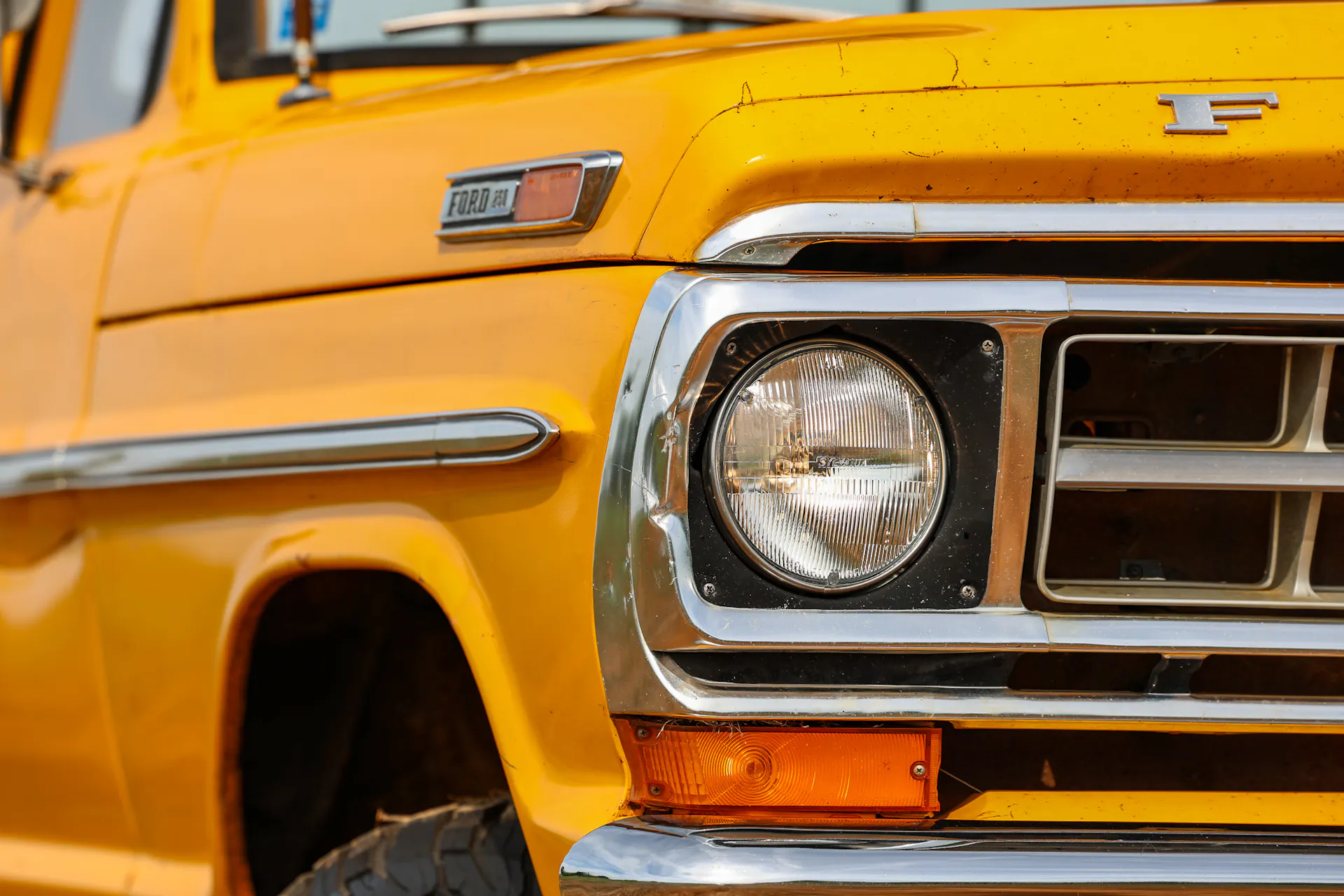 1971 Ford F-250 Custom Highboy passenger headlight