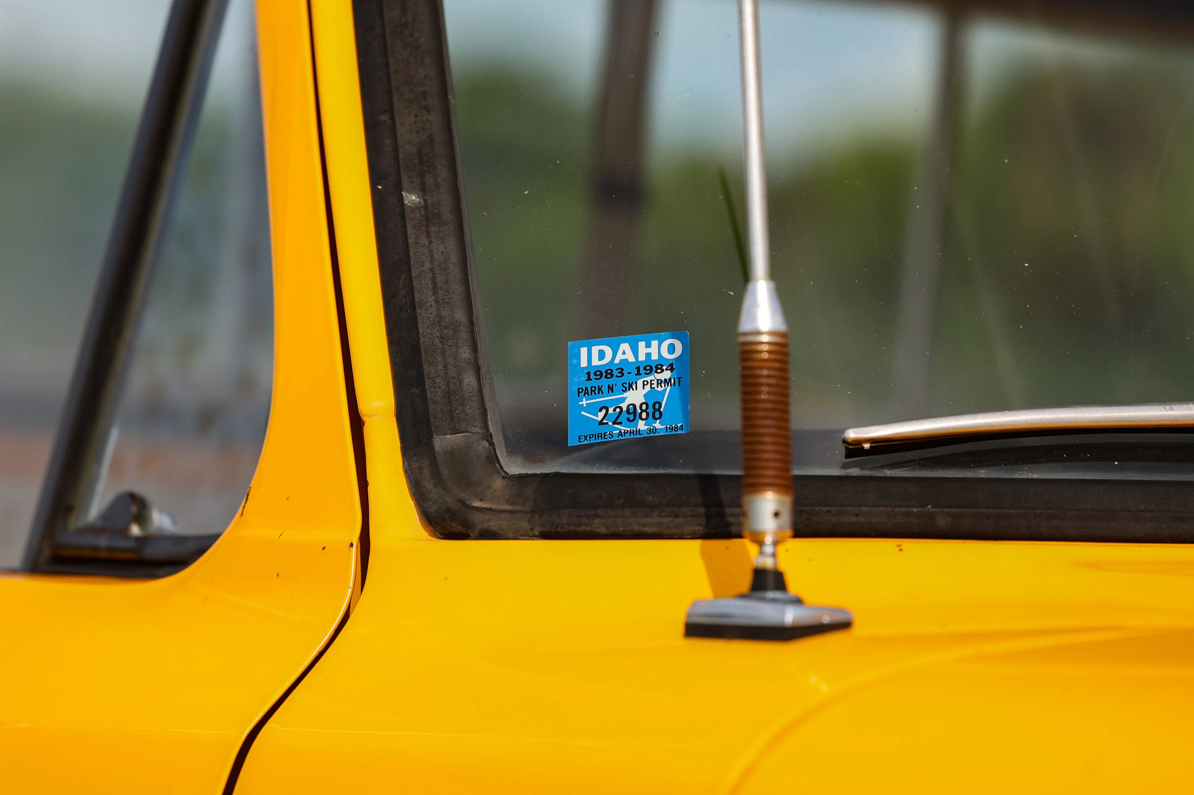 1971 Ford F-250 Custom Highboy antenna/ski sticker