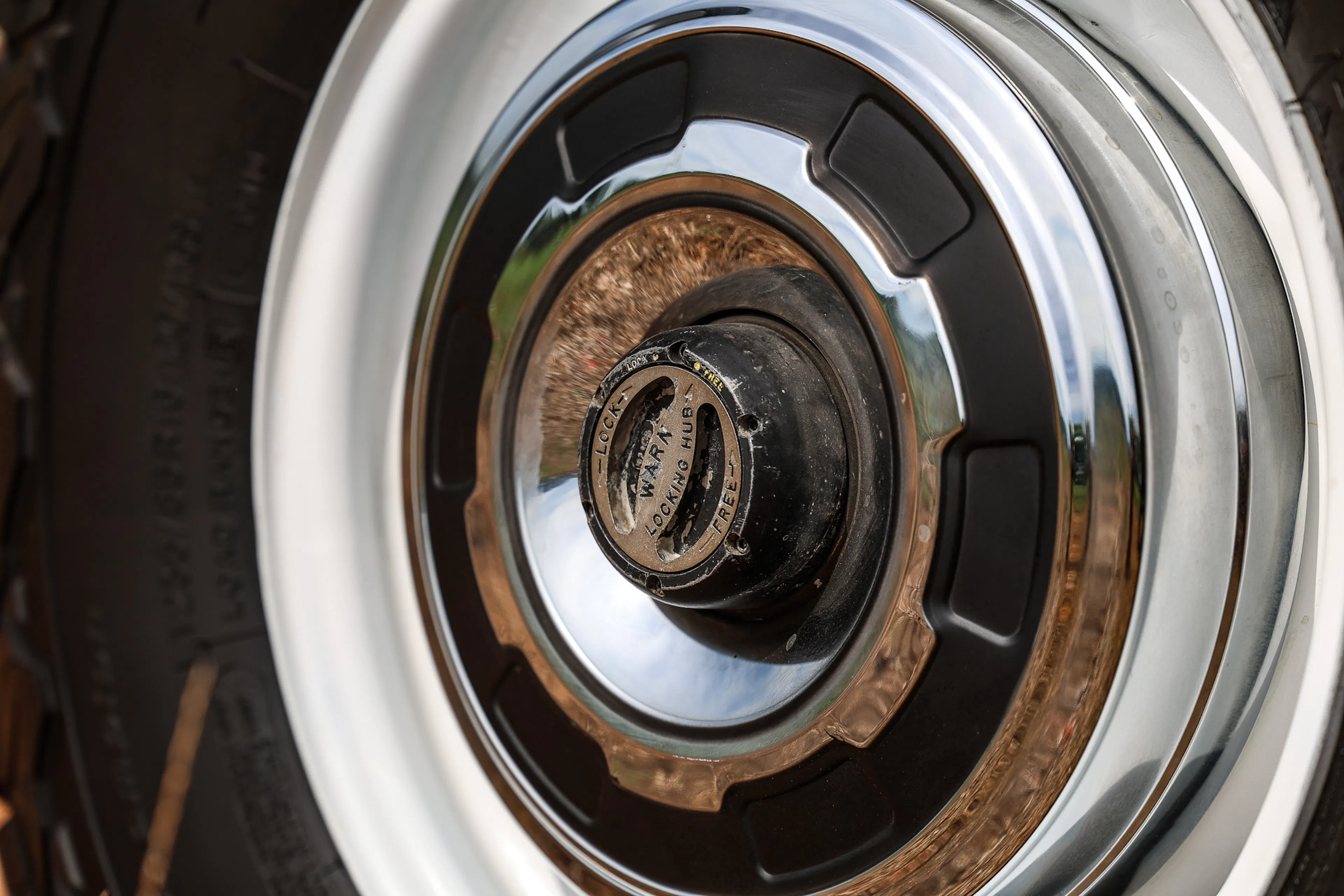 1971 Ford F-250 Custom Highboy passenger hubcap