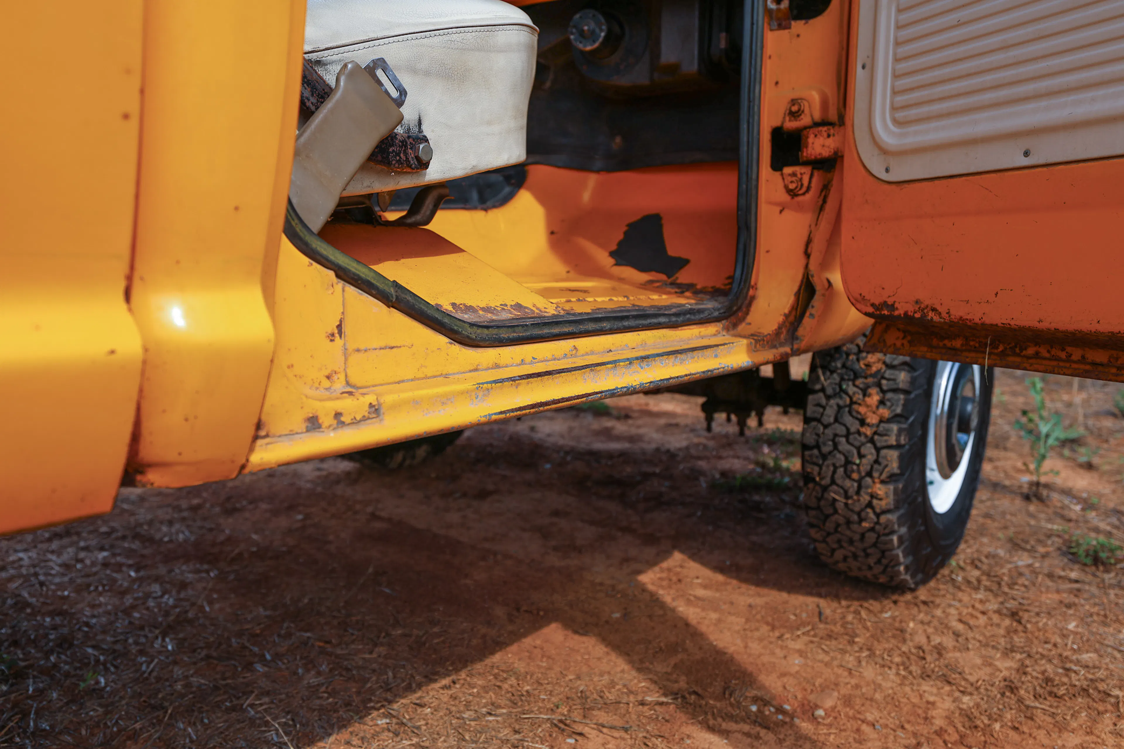 1971 Ford F-250 Custom Highboy passenger door open