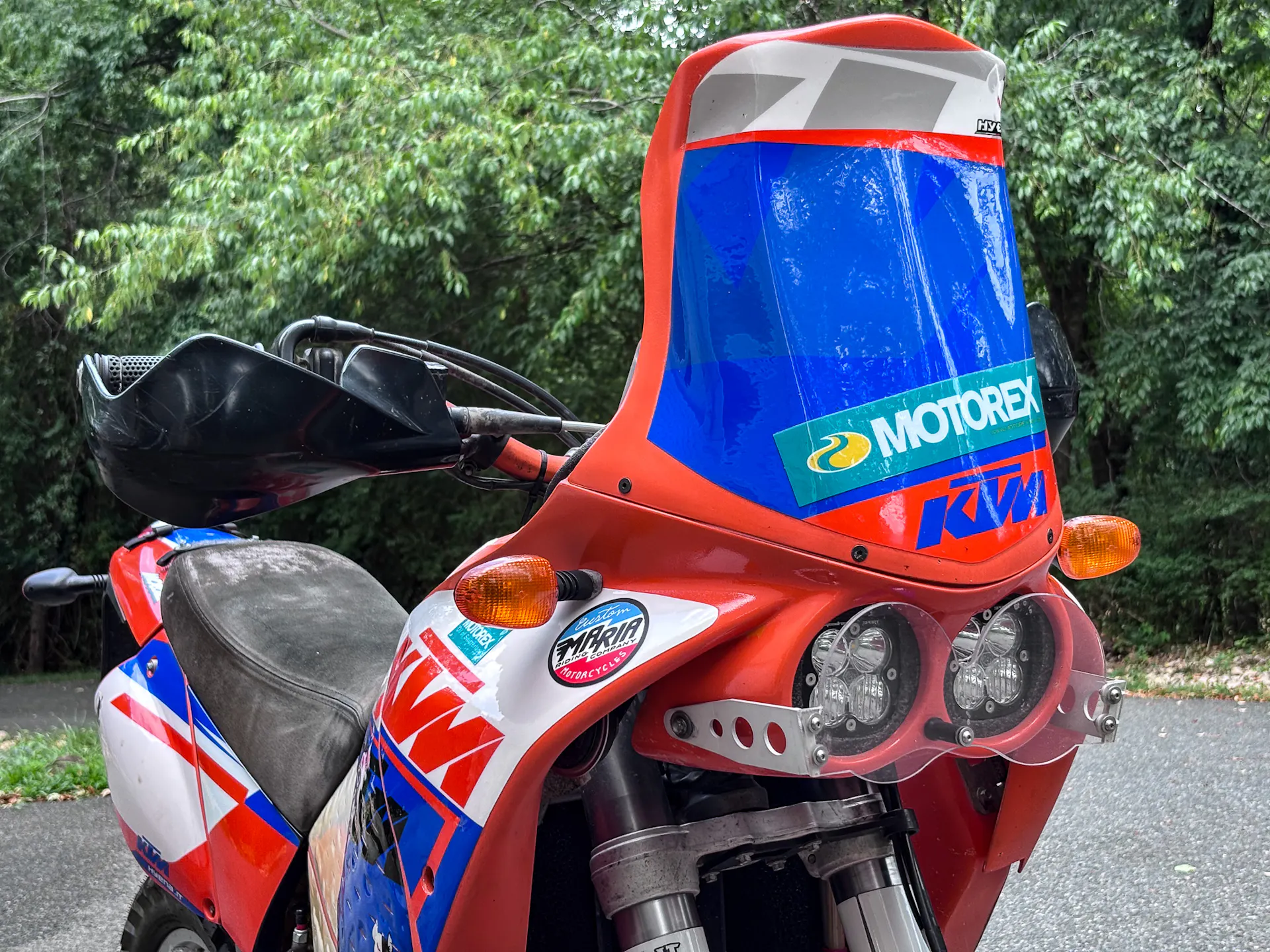 2001 KTM 640 Adventure front fairing right close