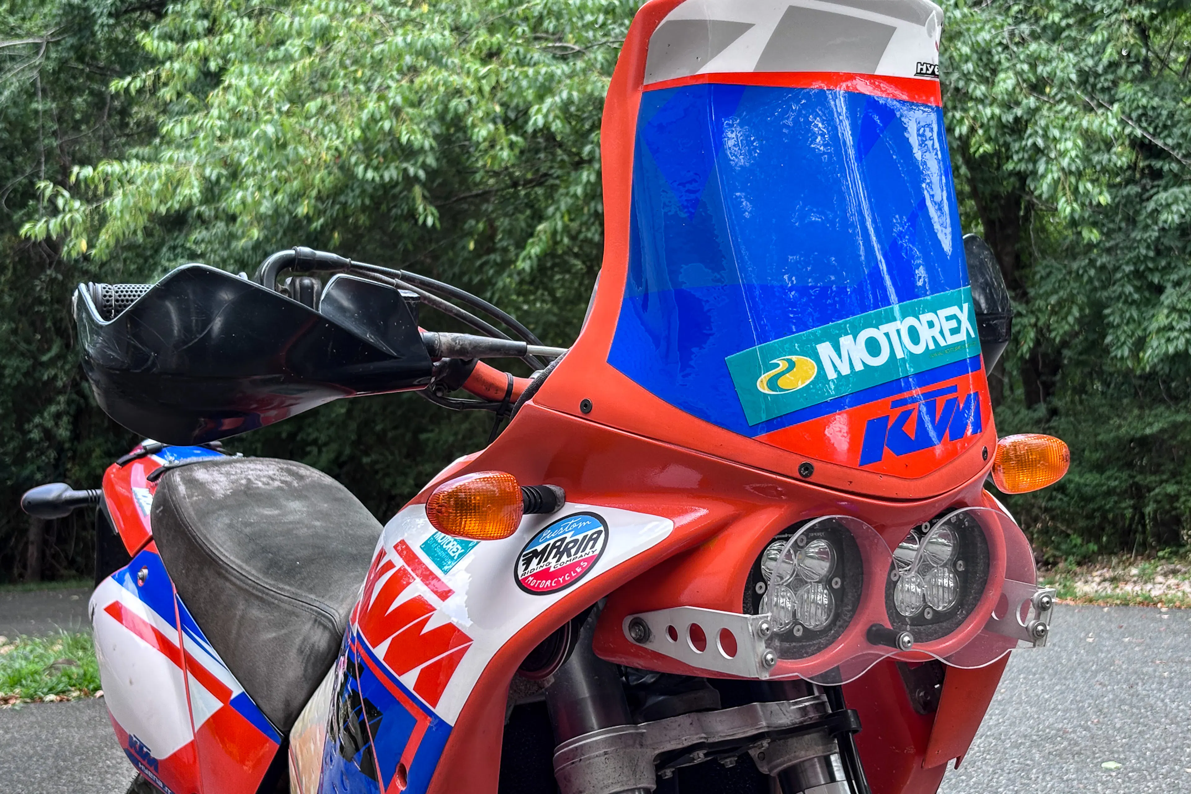 2001 KTM 640 Adventure front fairing right close